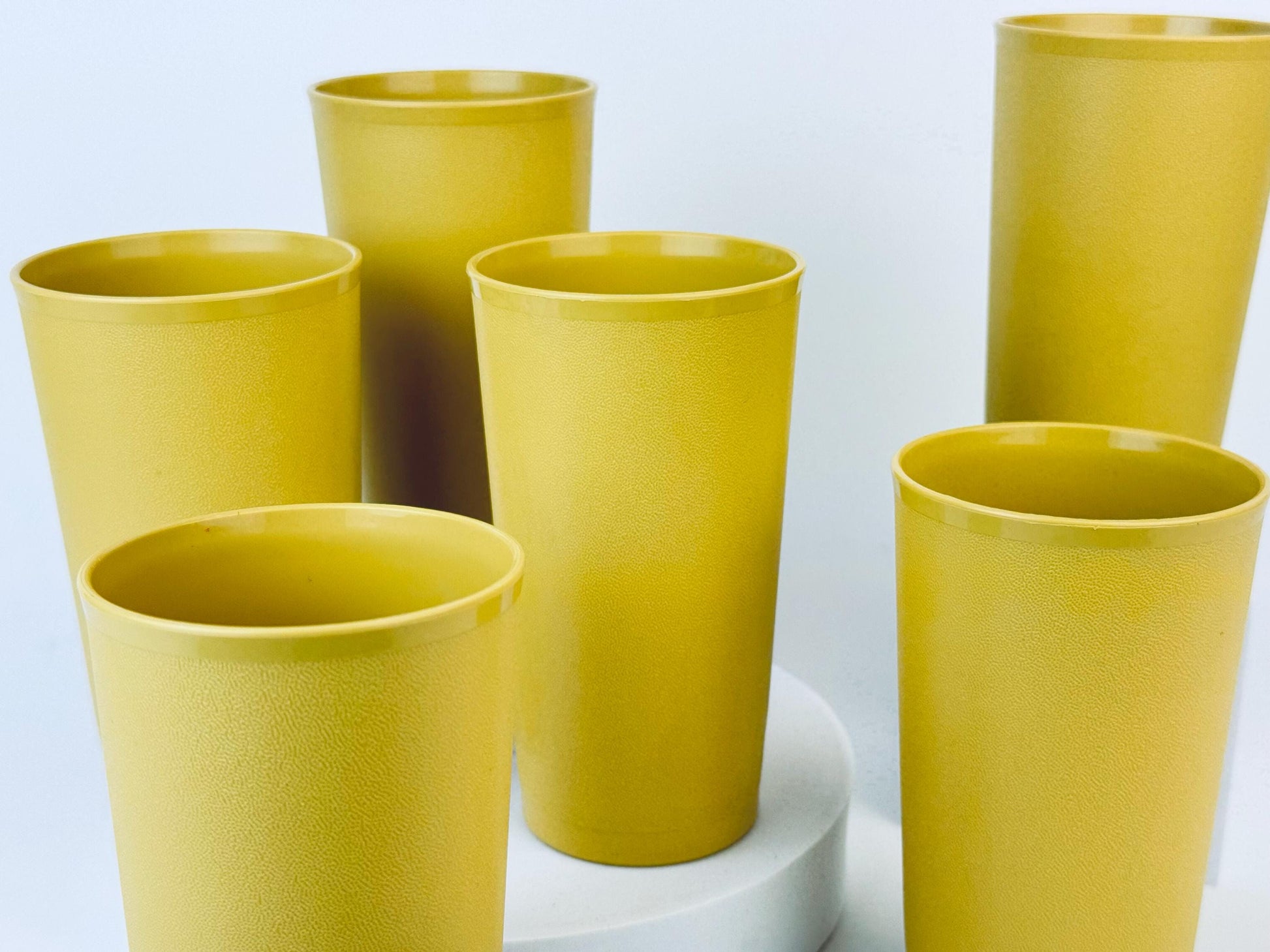 Product image for 'vintage golden harvest plastic tupperware cups set of six 6 made in canada' (view df55d8)