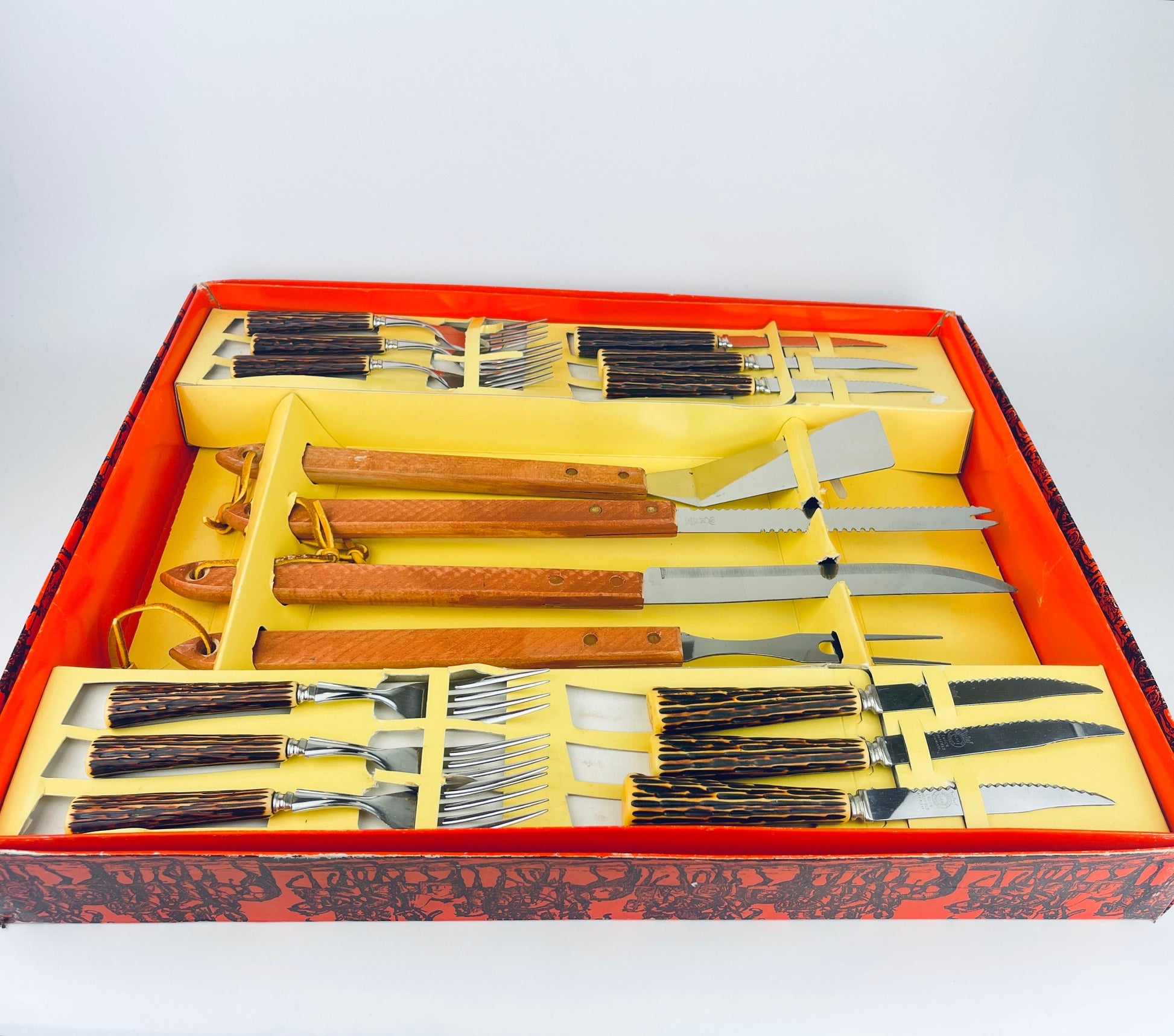 Product image for 'vintage crown sheffield faux antler bone cutlery set fork knife bbq grill utensil set set of six 6 new old stock nos gift box' (view 0b0f88)