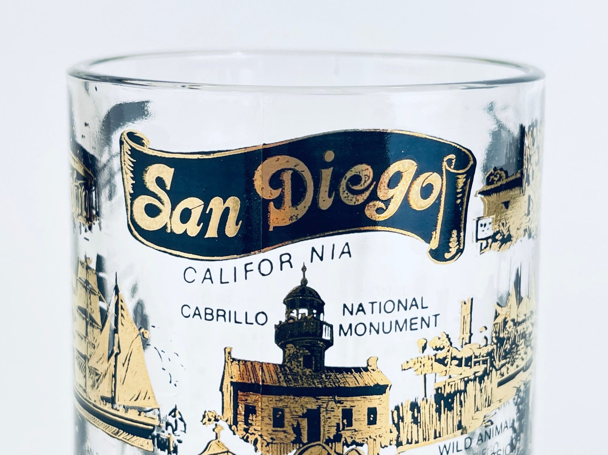 Product image for 'vintage san diego glass mug mid century california souvenir with heavy base' (view 035316)