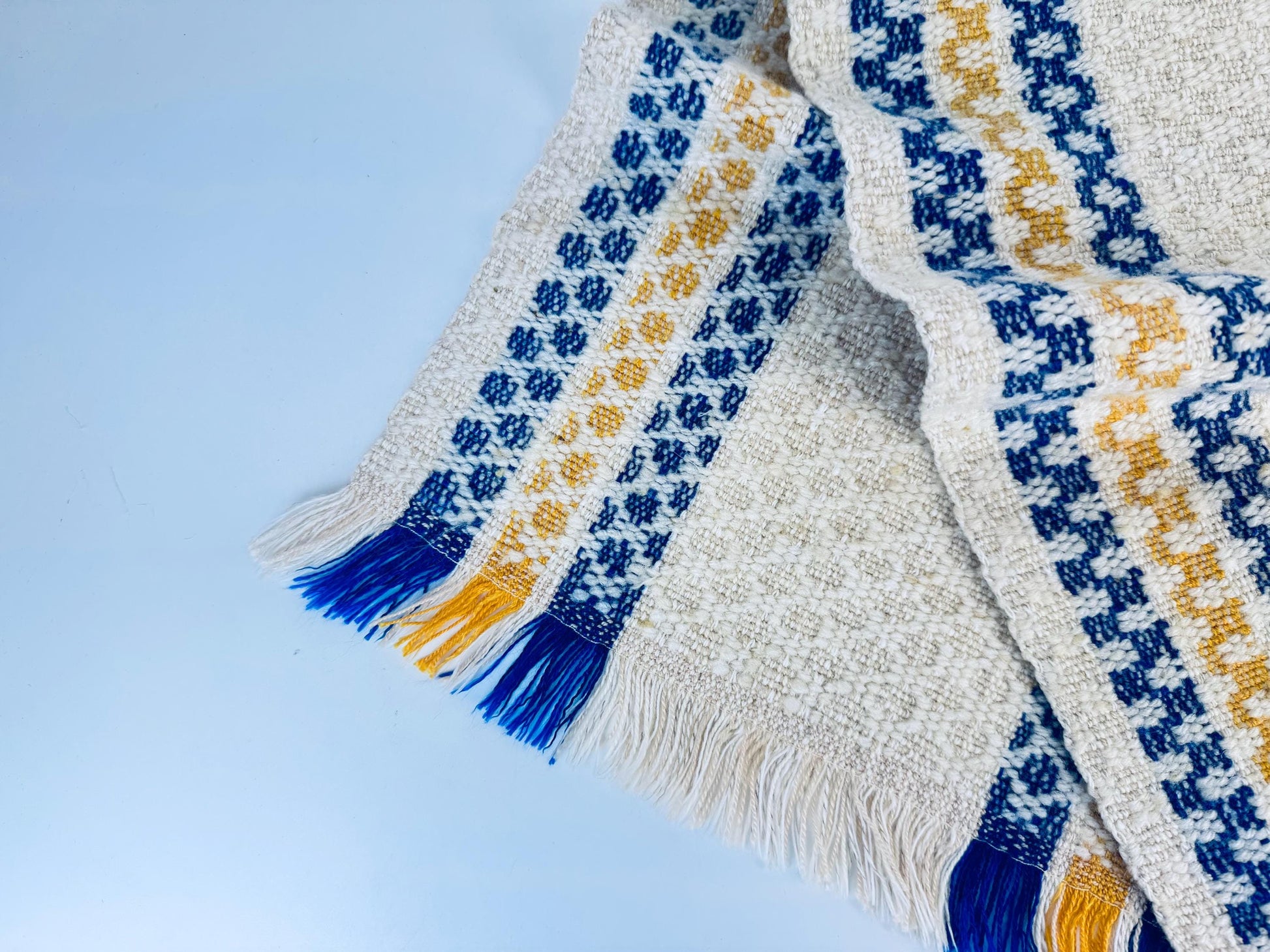 Product image for 'vintage nordic fringe table runner blue gold beige' (view 357715)