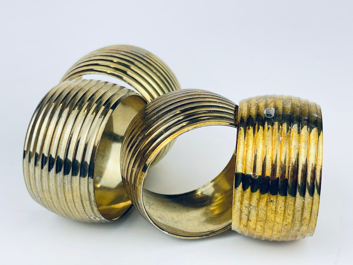 Product image for 'vintage striped brass napkin ring holders set of four 4' (view f22b9b)