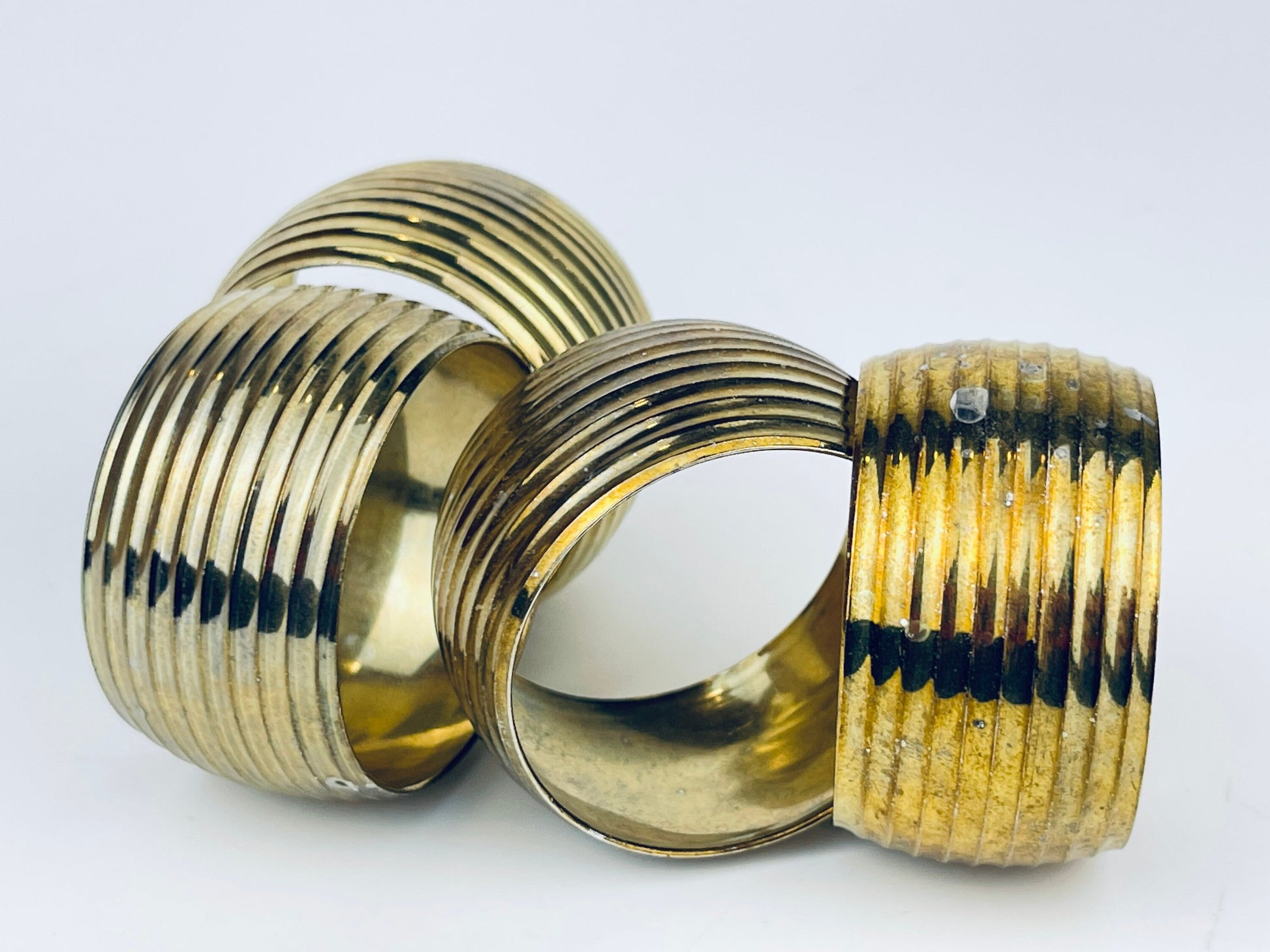 Product image for 'vintage striped brass napkin ring holders set of four 4' (view f22b9b)