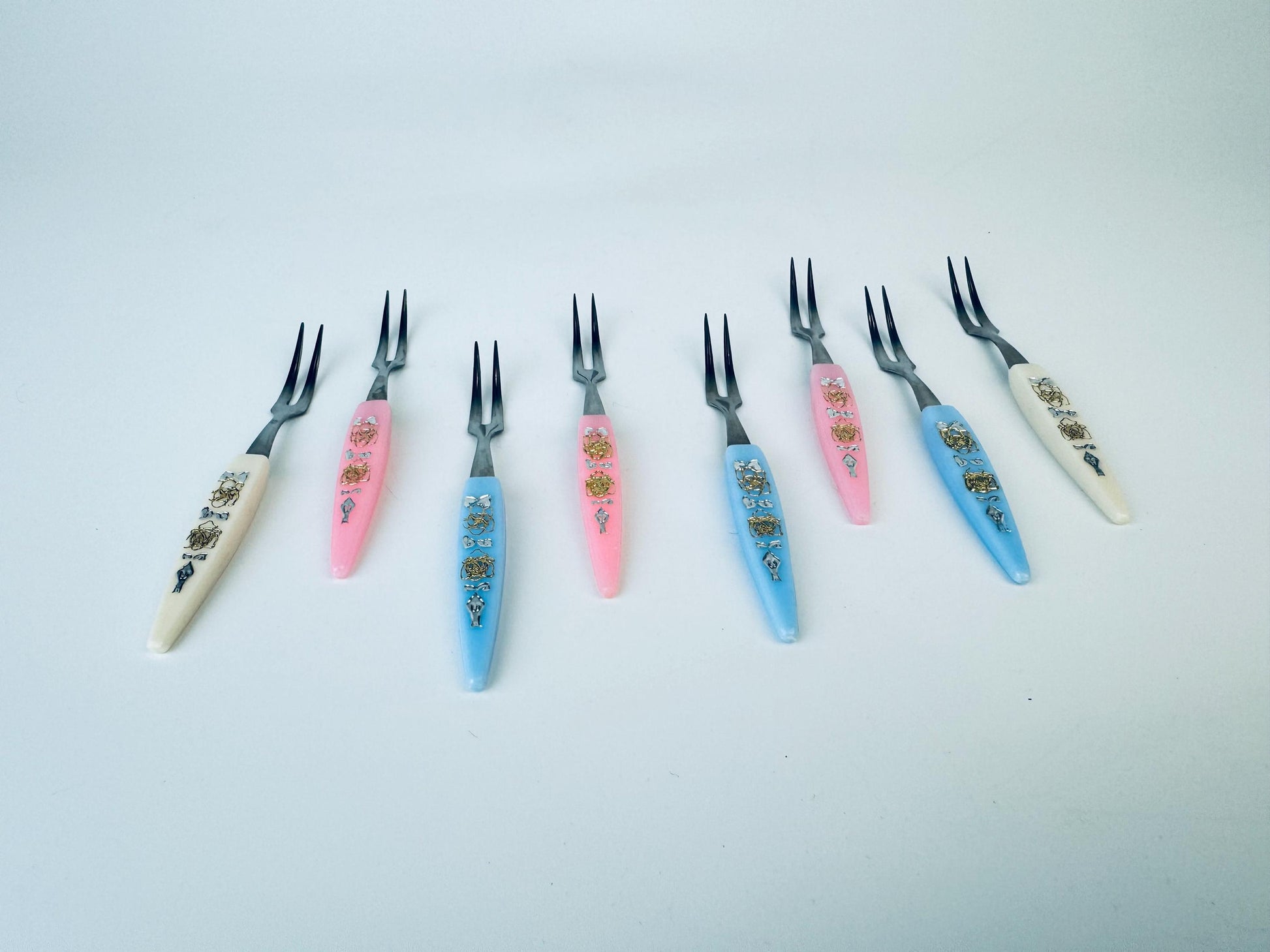 Product image for 'vintage mcm pink blue beige plastic stainless steel metal appetiser cocktail utensil picks set of six 6 made in japan' (view 52655a)