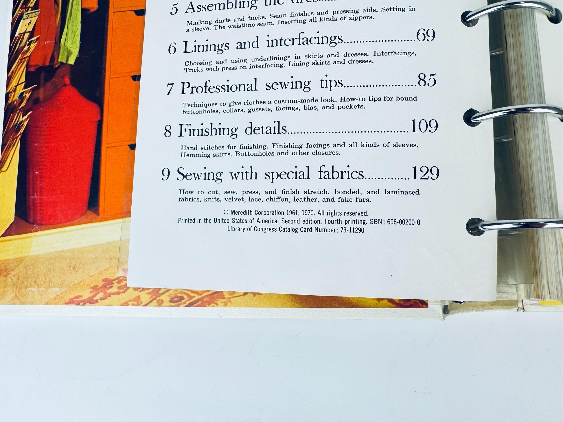 Product image for 'vintage better homes gardens sewing hardcover book fourth printing 1970 made in usa' (view fe37ec)