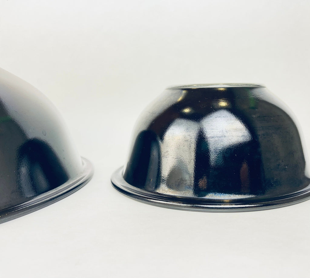 Product image for 'vintage pyrex nesting bowl set mixing bowls of various size black white with clear bottoms 322 323 325' (view 421cf0)