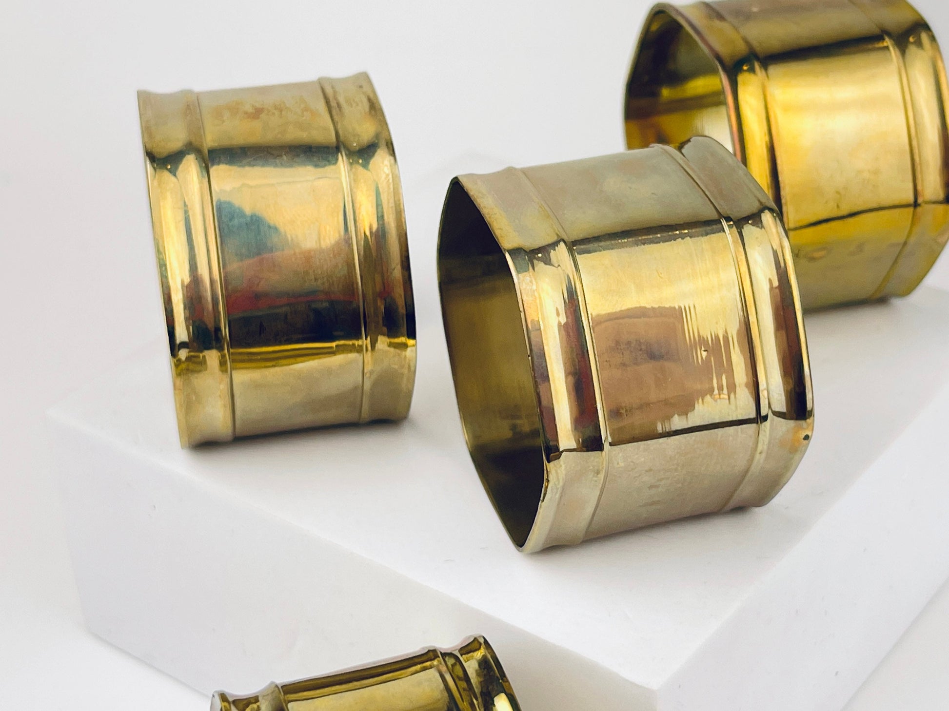 Product image for 'vintage geometric hexagon brass napkin ring holders set of four 4 attractive aged patina' (view e039b9)