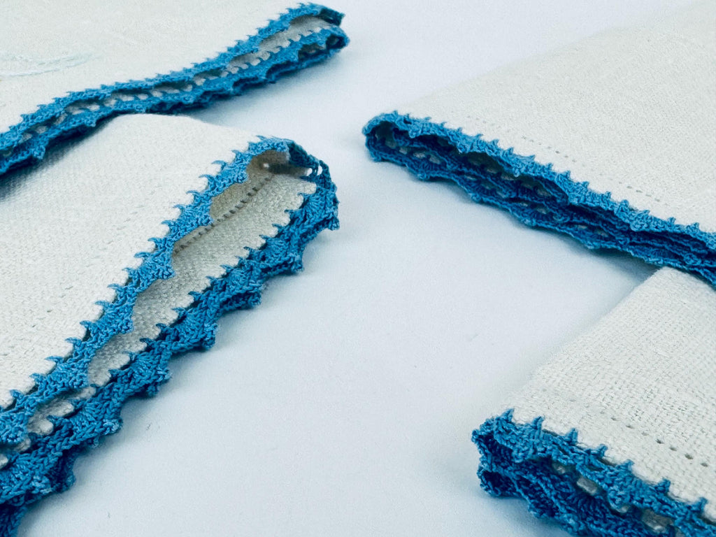 Product image for 'vintage 1940s embroidered linen napkins beige blue lace edge bird motif set of 4 table linens' (view bfd77e)