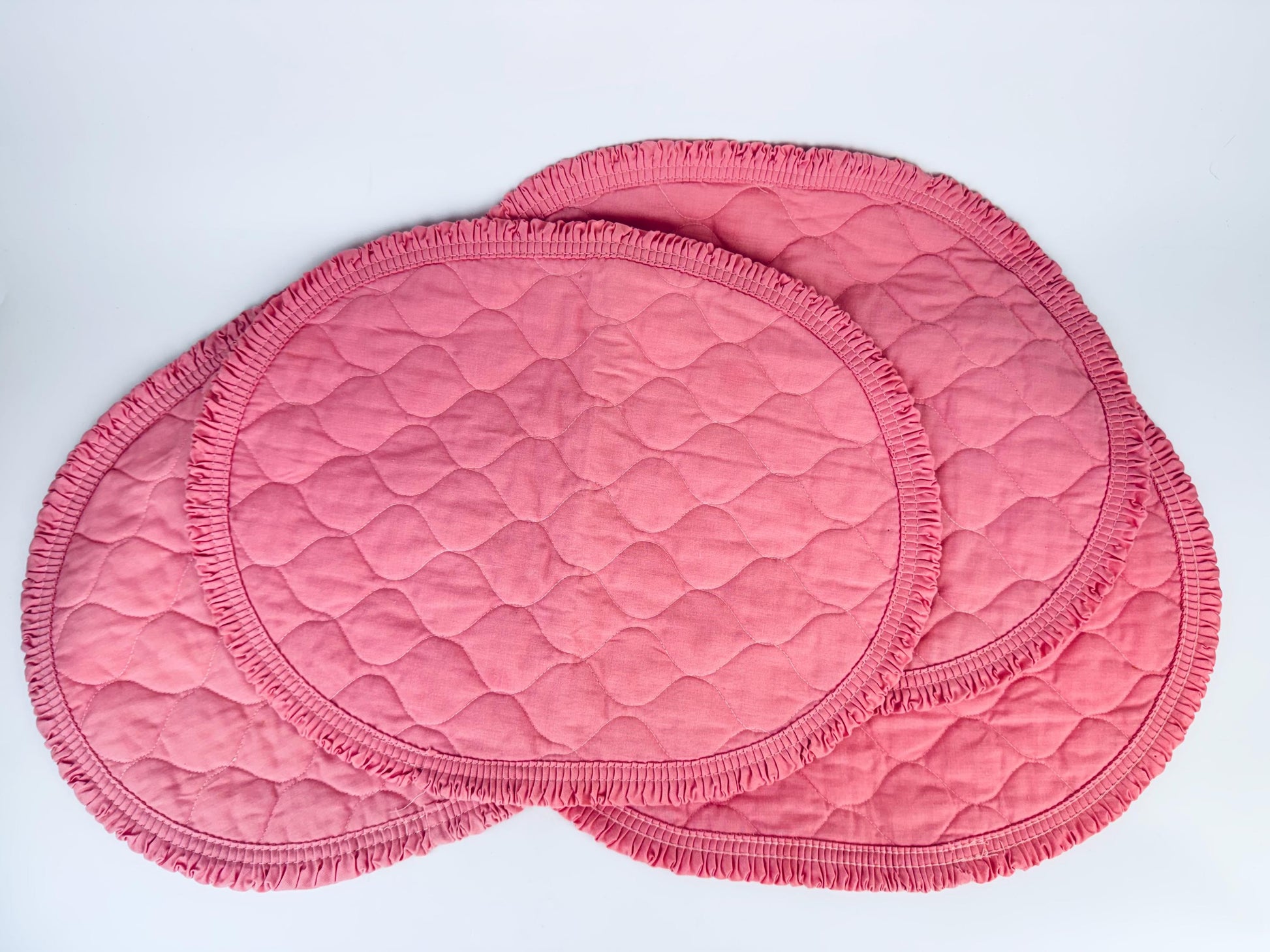 Product image for 'vintage pink quilted place mats ruffled edge set of four 4' (view f1b5f2)
