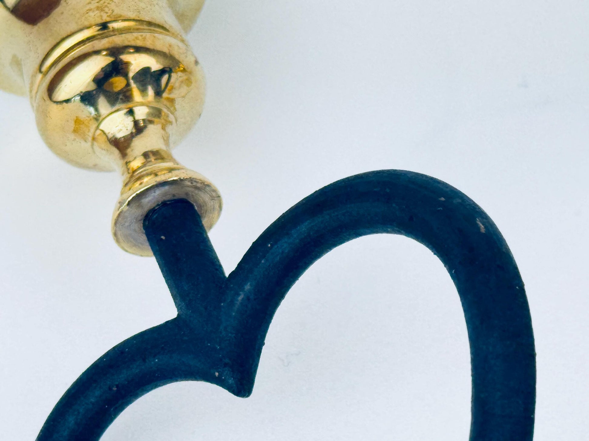 Product image for 'vintage brass heart candlestick holders romantic mid century pair' (view 18b157)