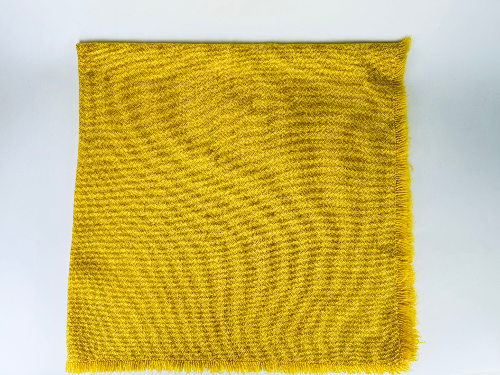 Product image for 'vintage yellow fringe square table cloth 38 x 38' (view 082a8f)