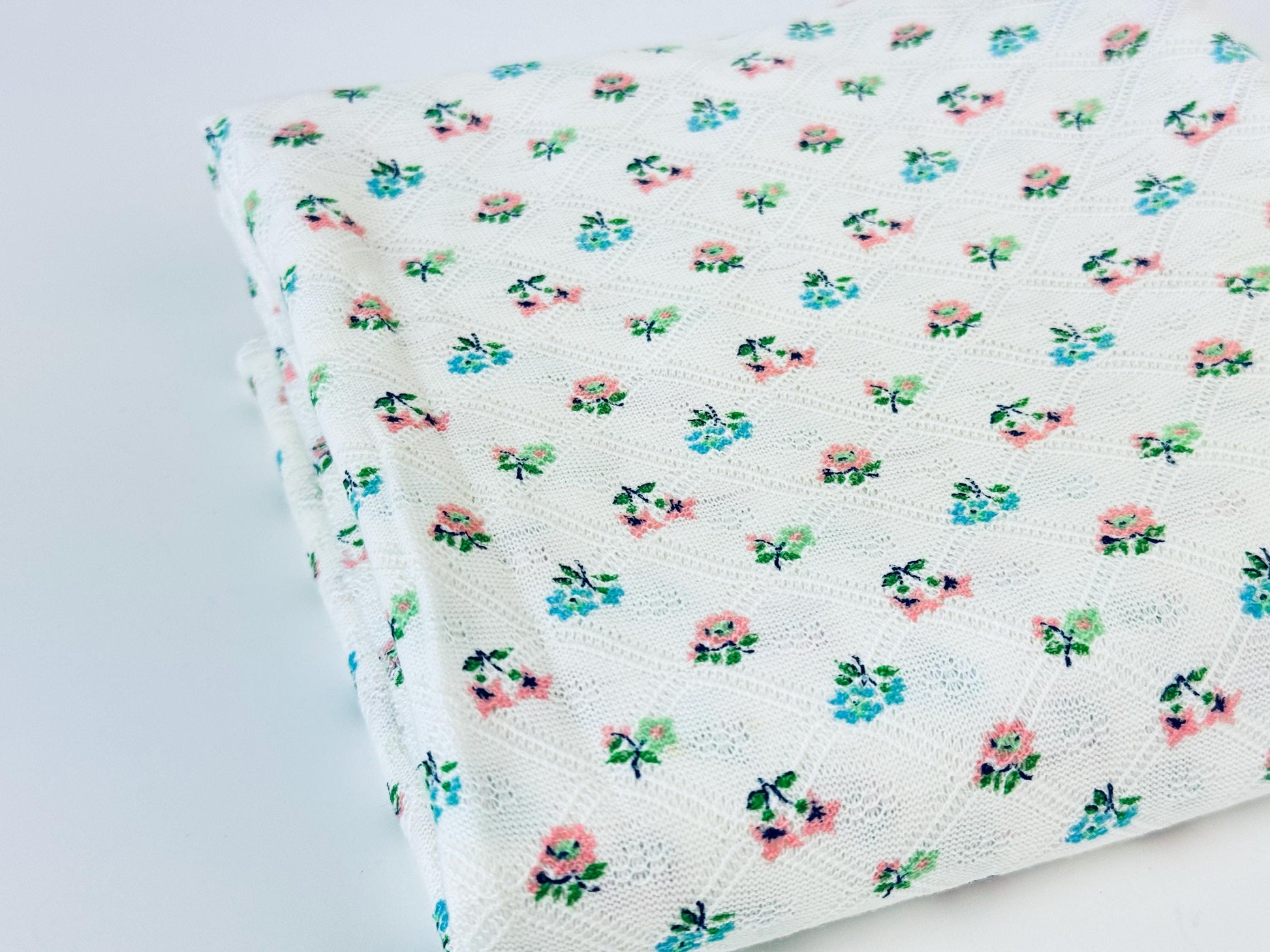 Product image for 'vintage floral bouquet white diamond lace pattern polyester fabric material 42 x 56' (view 9aead9)