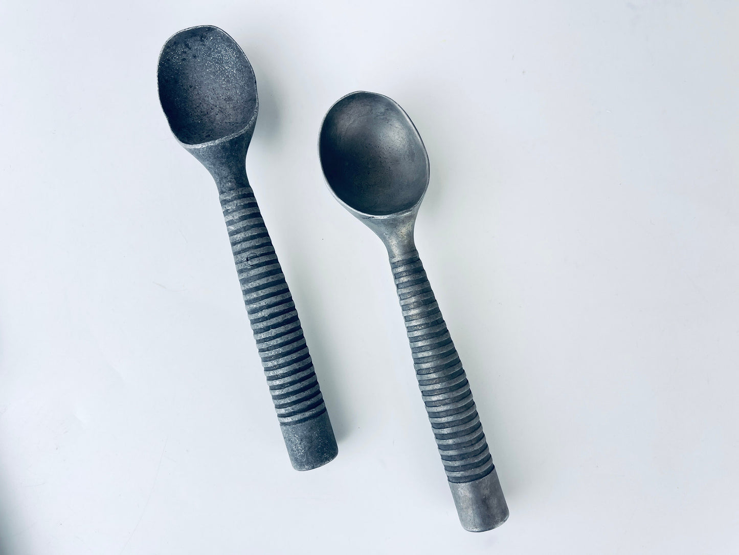 Product image for 'vintage ribbed silver metal ice cream spoon scooper sold separately' (view 19eb74)