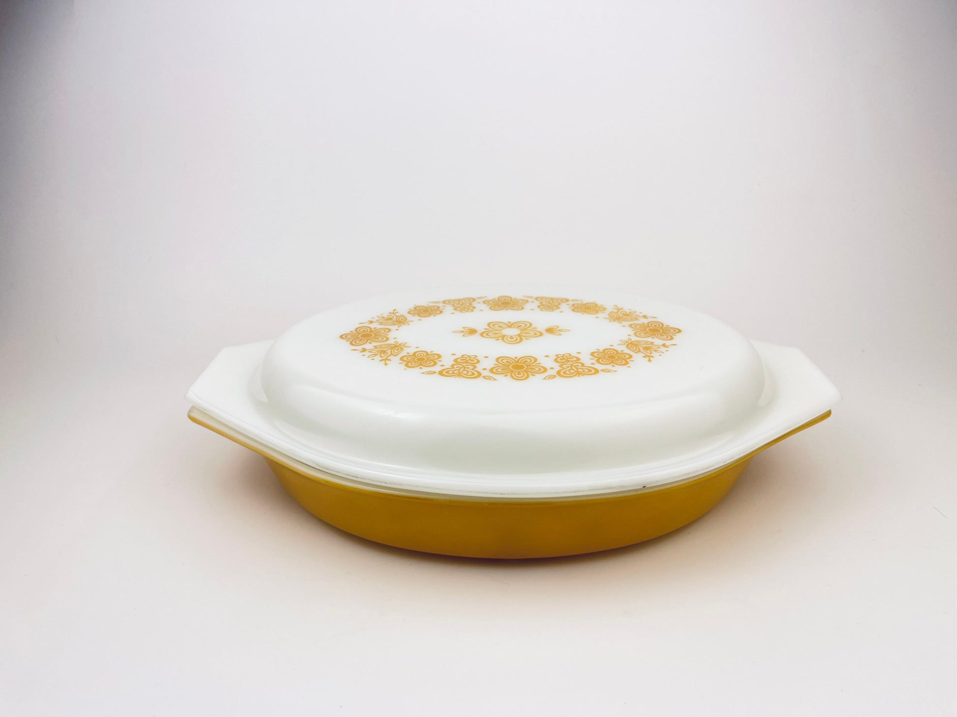Product image for 'vintage butterfly gold pyrex divided casserole dish 1 qt' (view 3ceed3)
