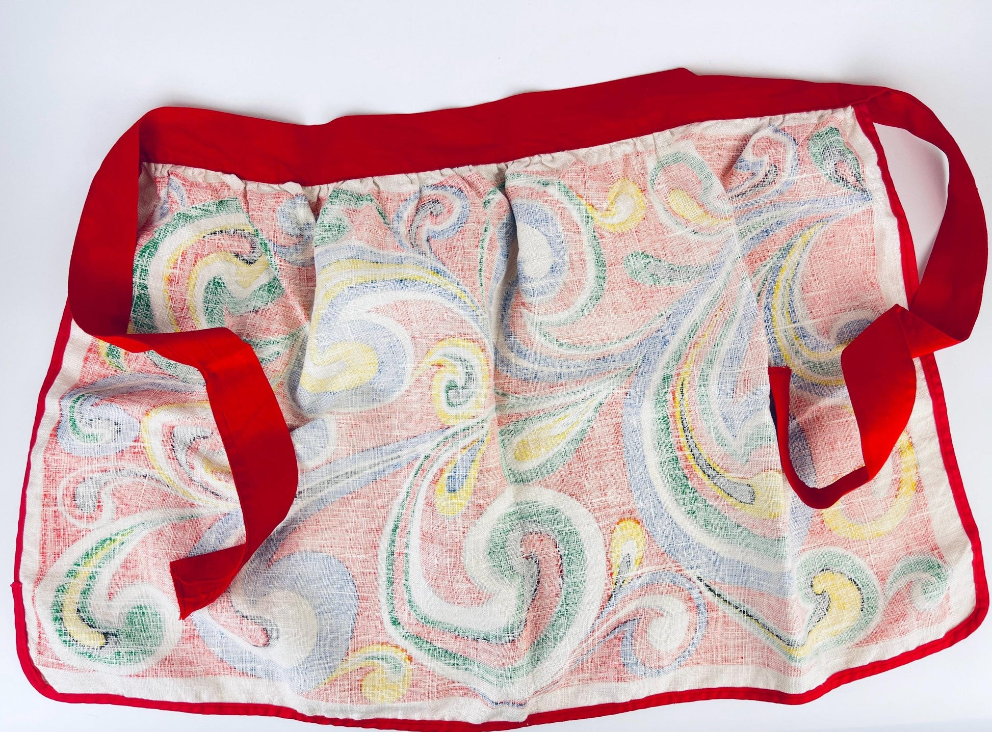 Product image for 'vintage paisley linen waist apron red strings' (view c2a3e5)