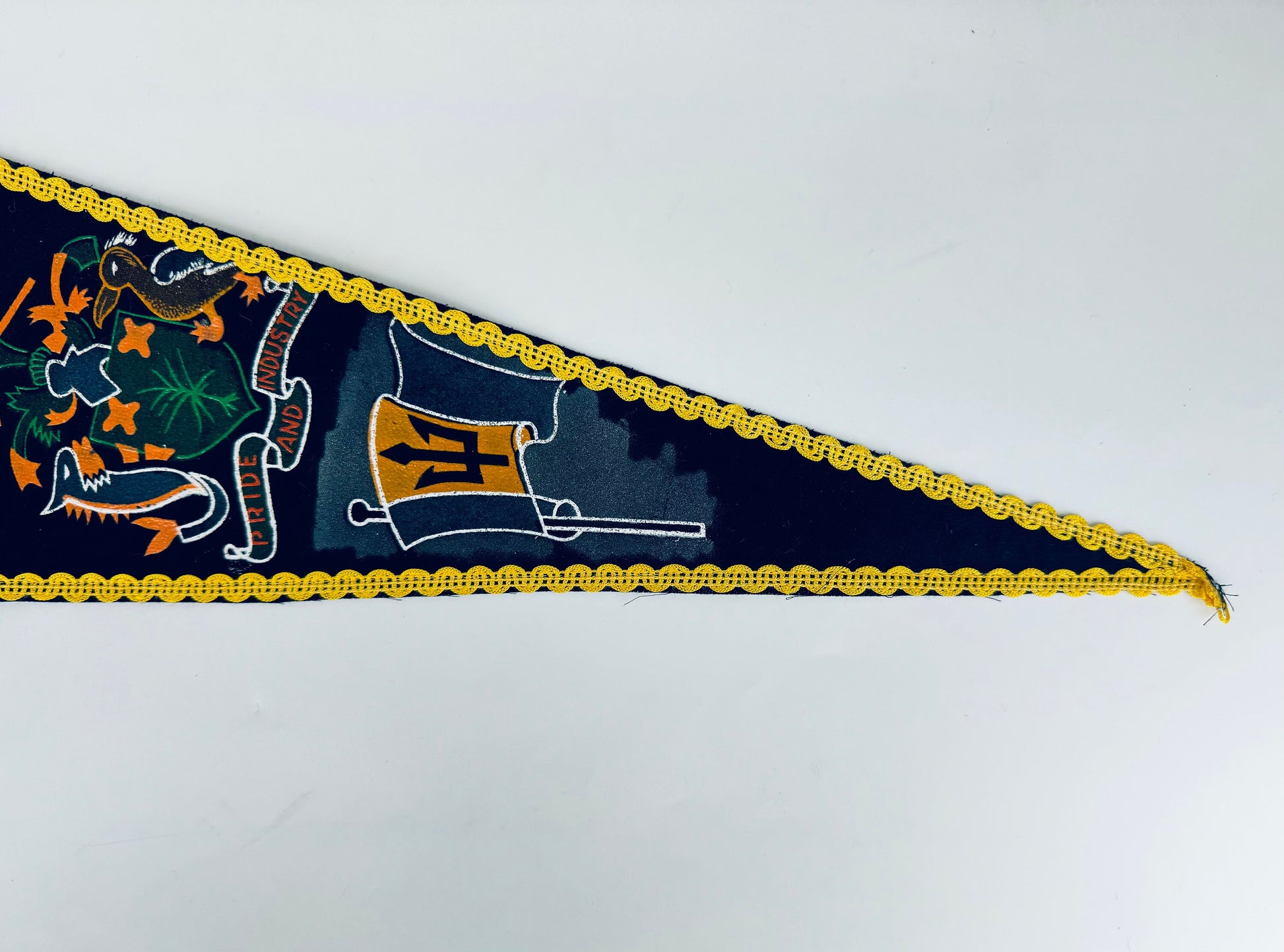 Product image for 'vintage barbados souvenir tapered pennant wall hanging' (view 2a08e6)