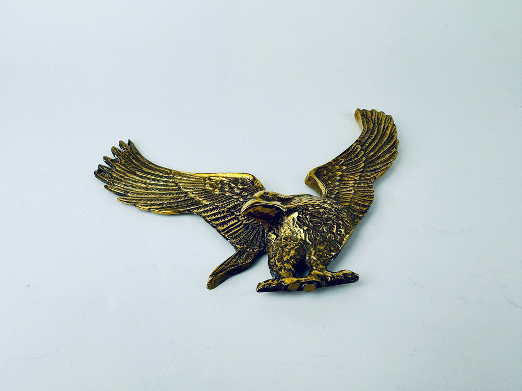 Product image for 'vintage flying solid brass eagle bird sculpture' (view fbe41e)