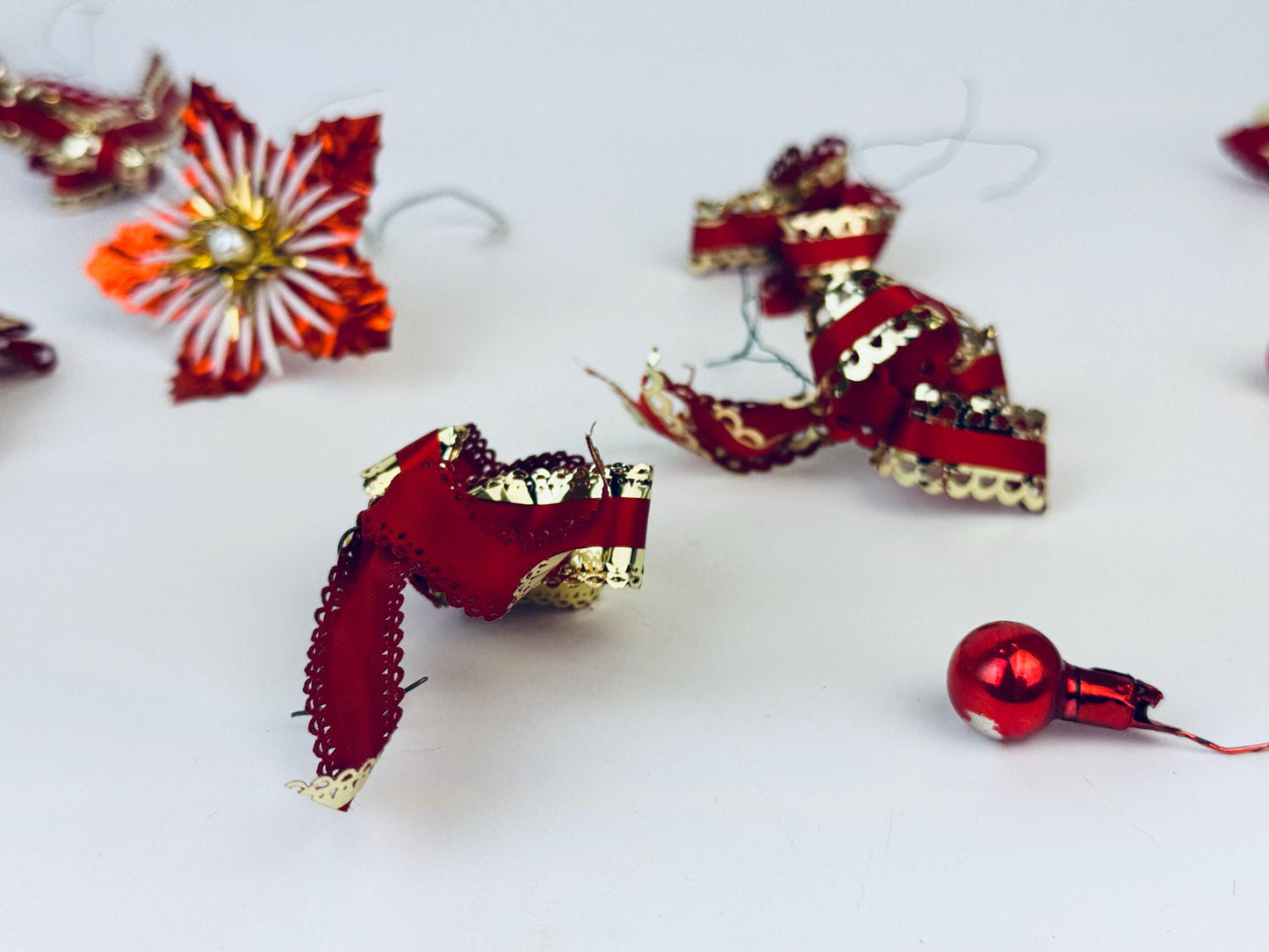 Product image for 'vintage red gold christmas tree ornament trimmings mid century modern christmas made in japan' (view a434e2)