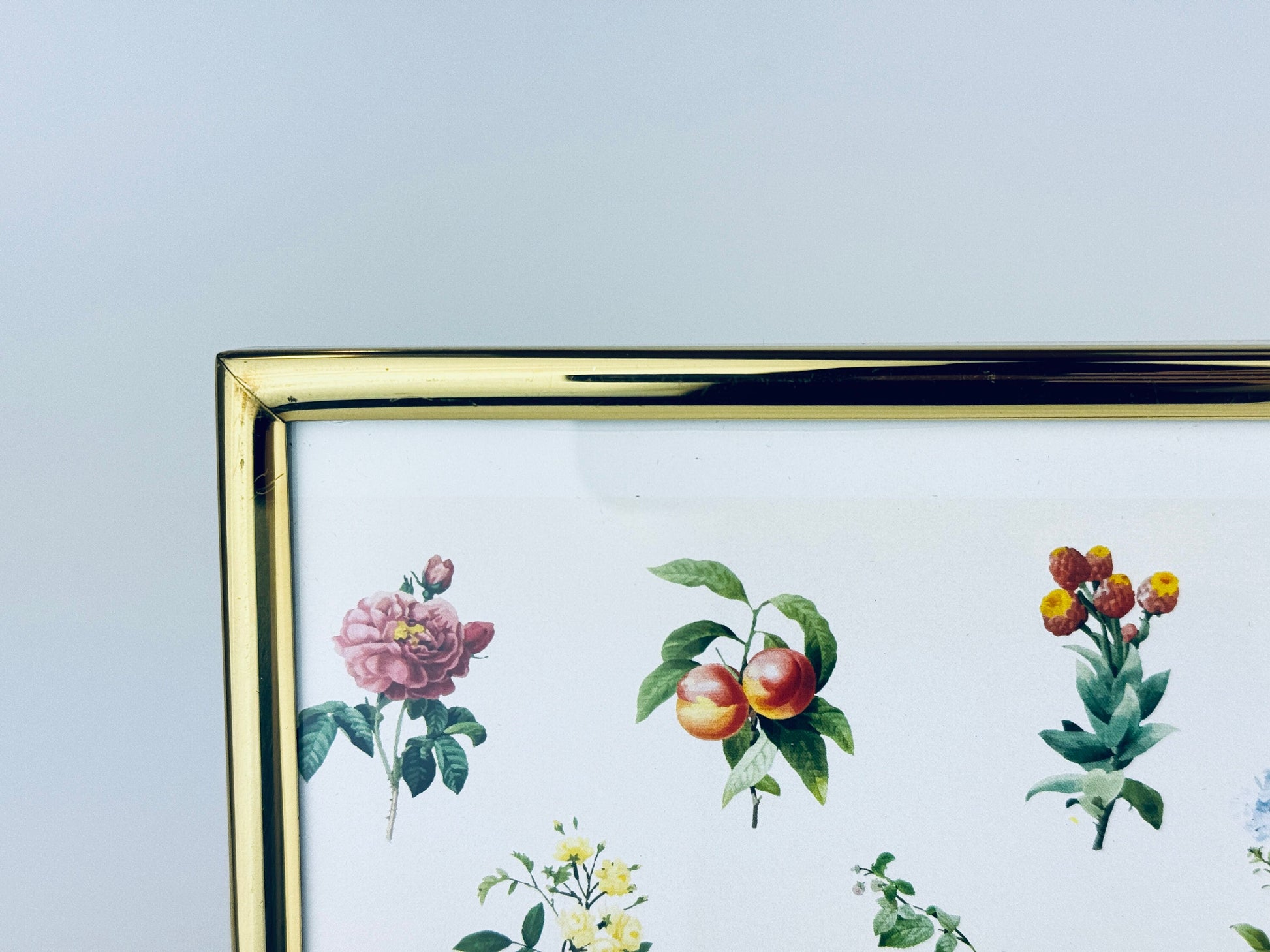 Product image for 'vintage solid brass tabletop wall picture frame 8 x 10 made in korea woodwards department store' (view 00f662)