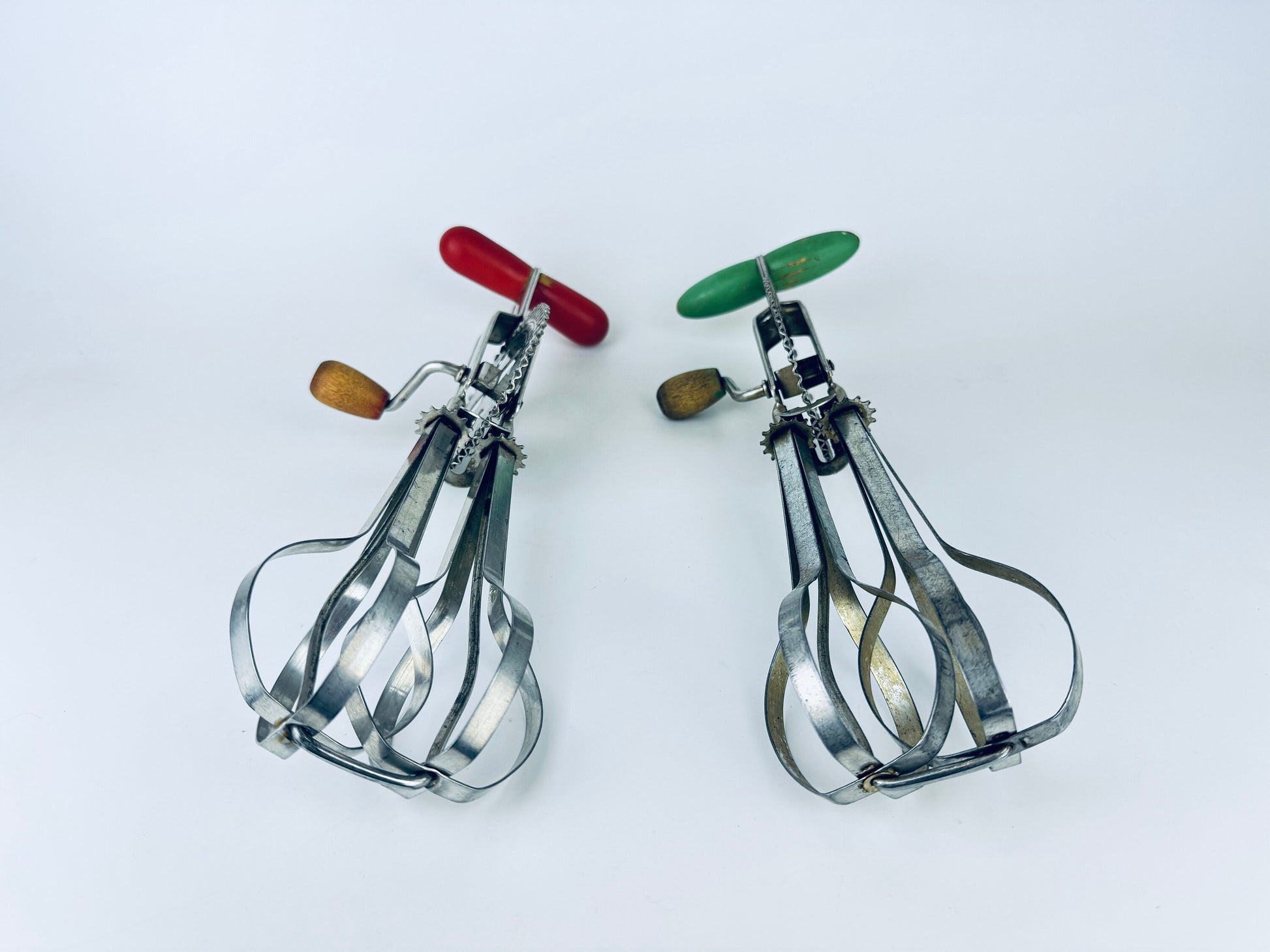 Product image for 'vintage a j metal red green wood manual double whisk high speed super center drive beater made in usa sold separately' (view 5dde31)