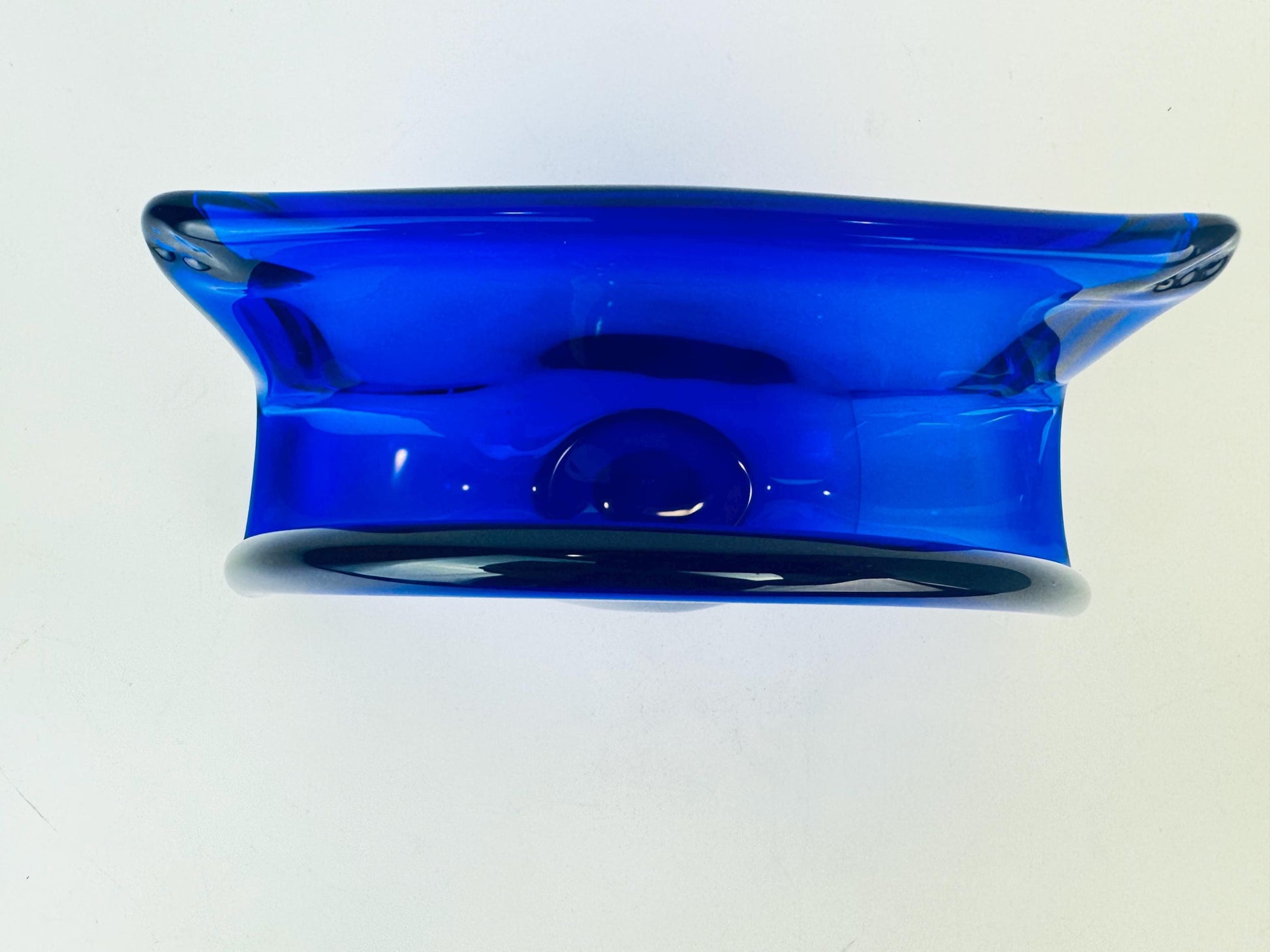 Product image for 'vintage cobalt blue art glass napkin holder hand made in italy by white cristal' (view ac9ebf)