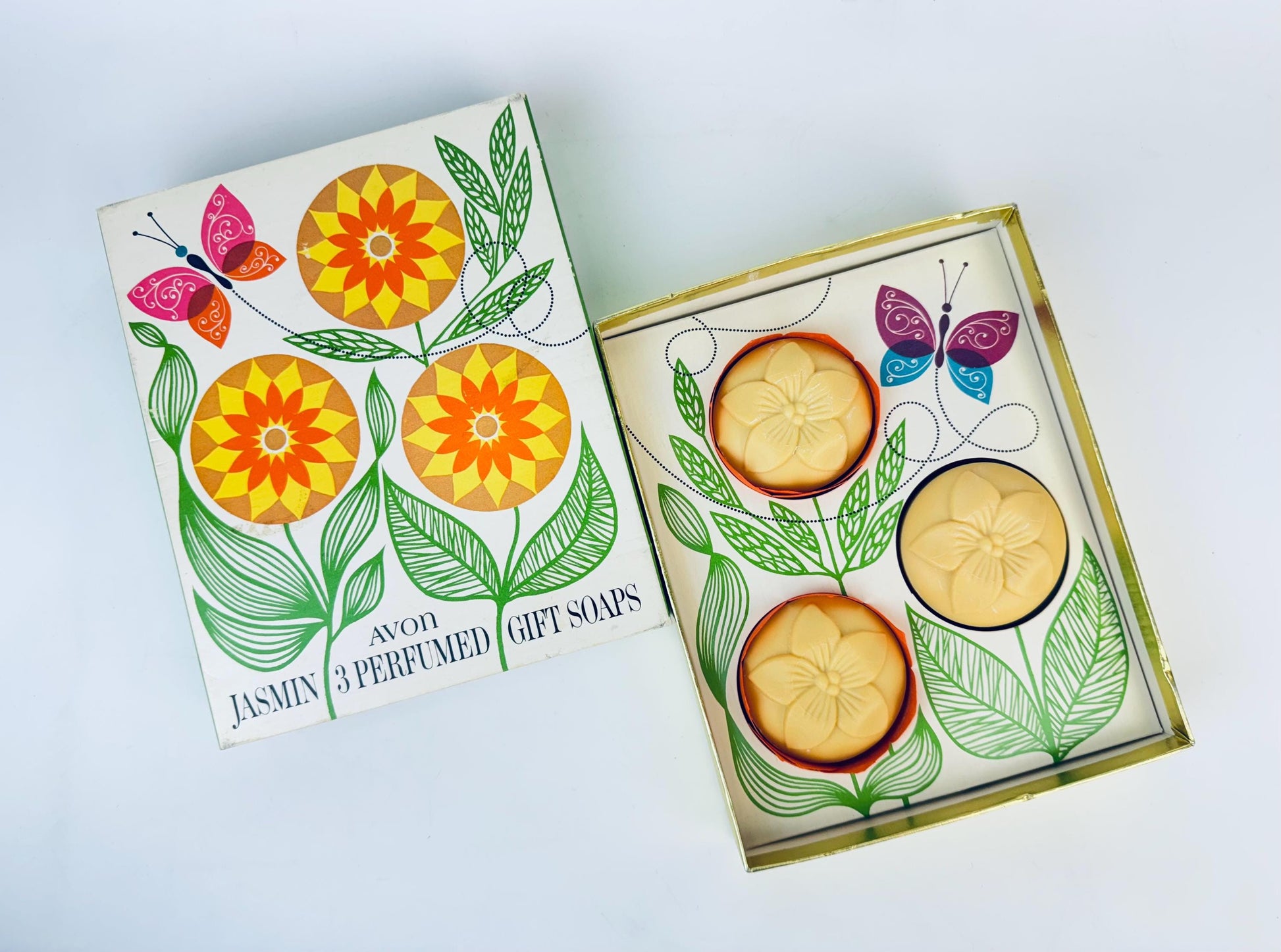 Product image for 'vintage avon jasmin soap set 3 perfumed floral soaps in original box' (view 3900f1)
