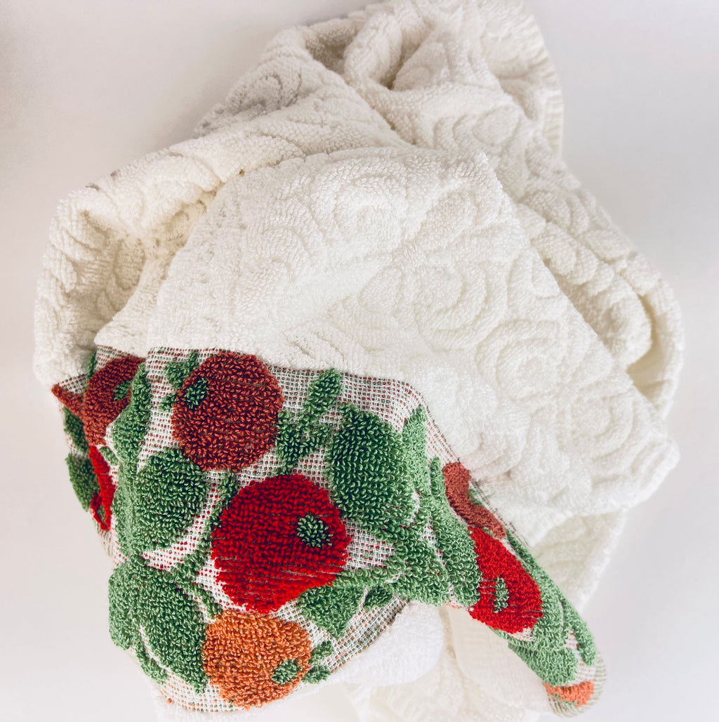 Product image for 'vintage textured bath towel white swirl fruit olive pattern' (view a42b56)