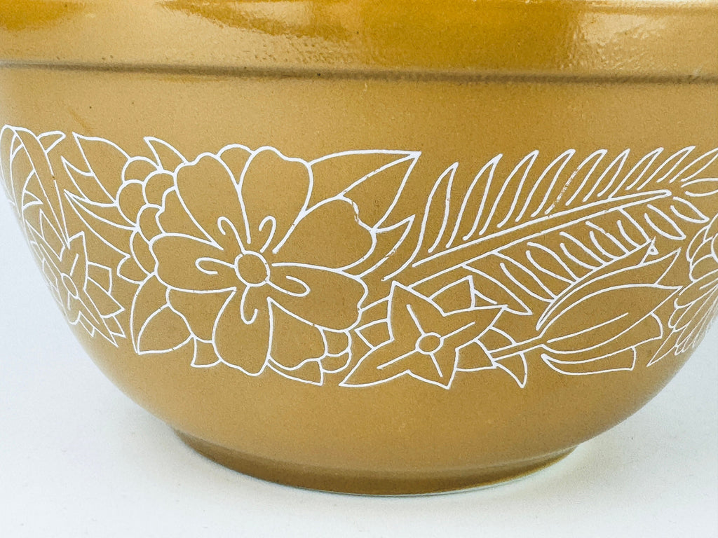 Product image for 'vintage light brown tan milk glass woodland pyrex mixing bowl 402 1 5l 1 1 2 qt' (view 8ef06a)