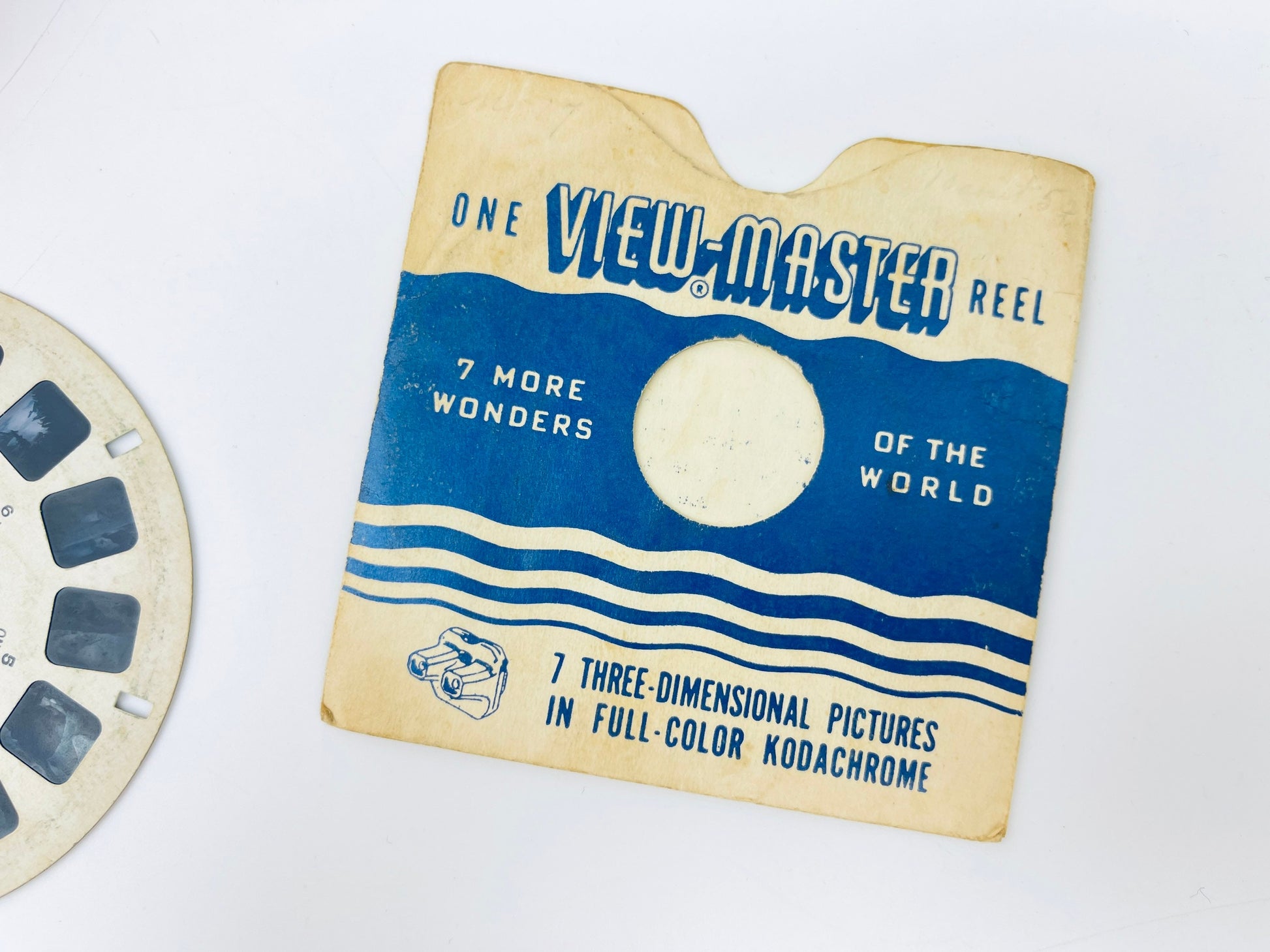 Product image for 'vintage view master reel victoria bc jasper fields ab lake louise ab 1948 50 vintage canadiana sold individually' (view d45029)