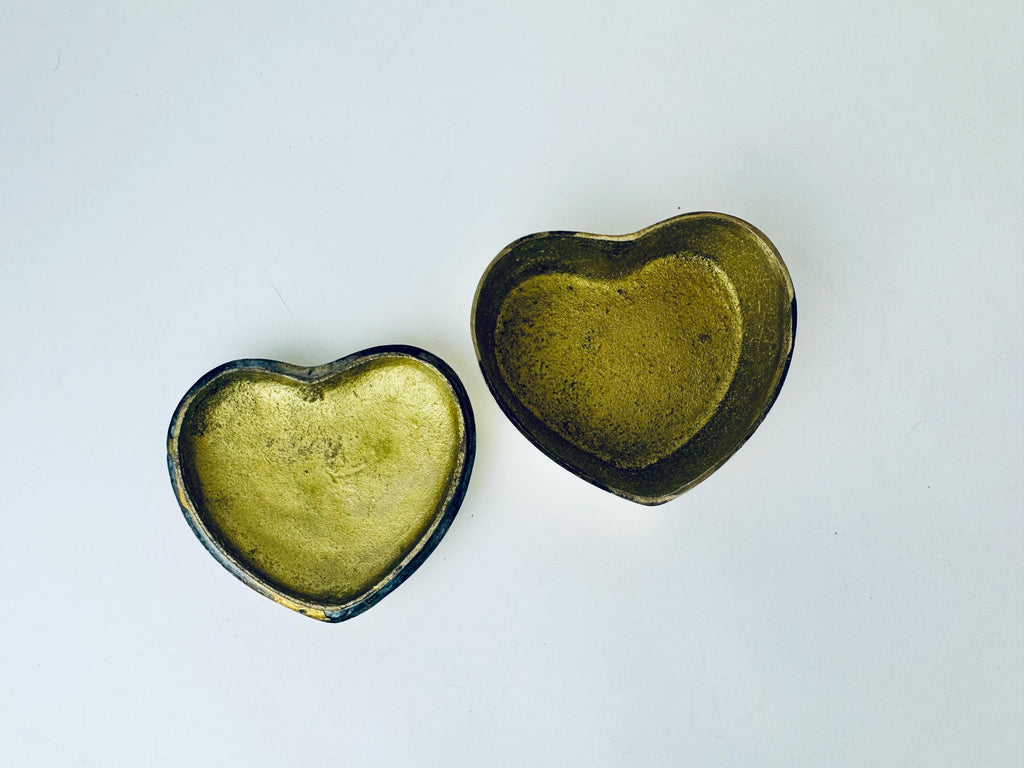 Product image for 'vintage solid brass heart ring trinket dish attractive aged patina valentines day gift' (view 302e4b)