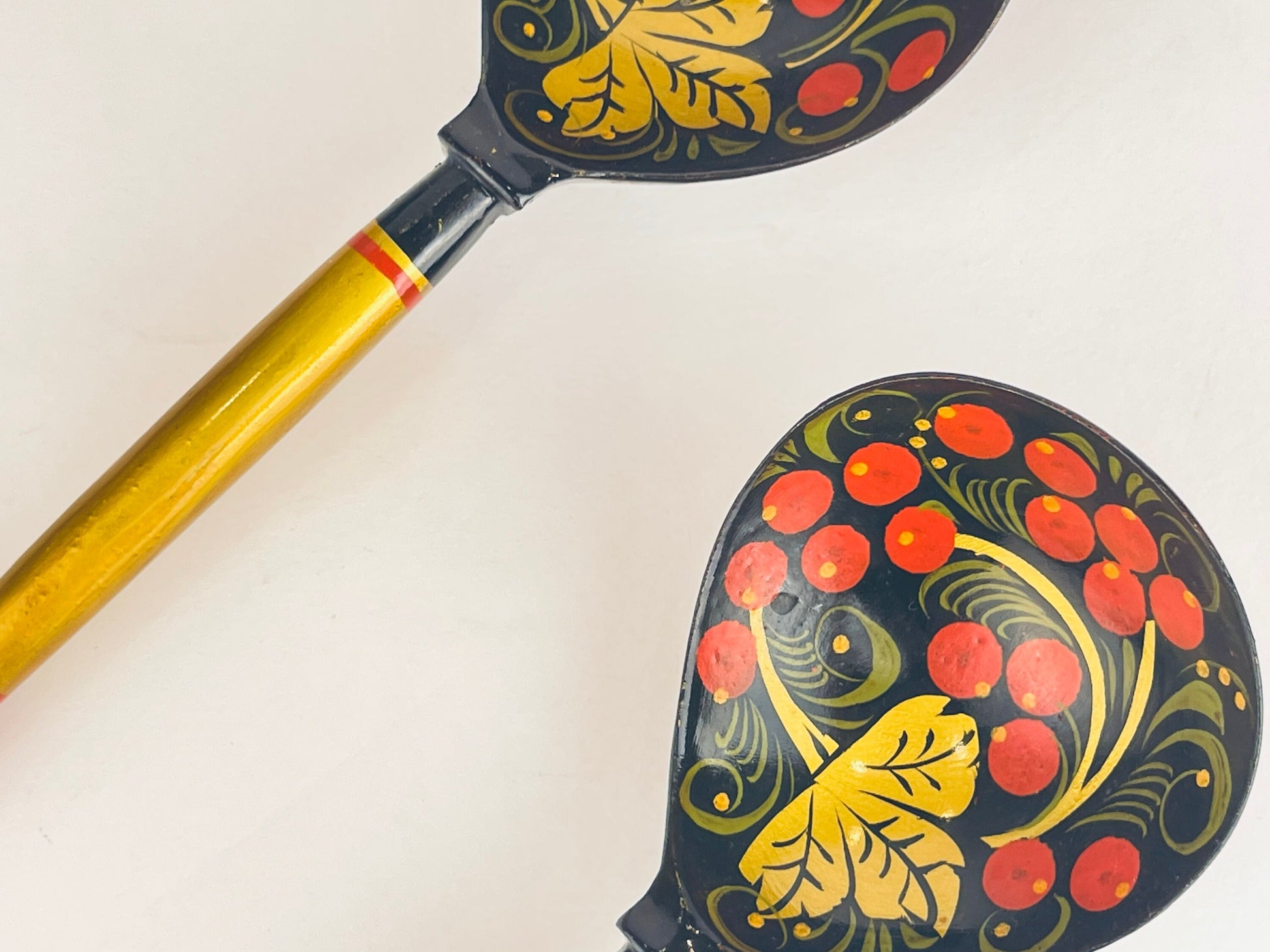 Product image for 'vintage hand painted artisan folk art soviet russia khokhloma wooden salad soup bowl spoon set made in the ussr flower scene pattern' (view 311ae8)