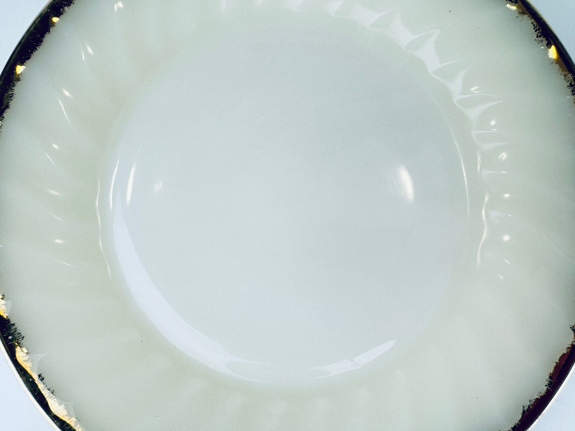 Product image for 'vintage anchor hocking suburbia pattern white gold gilt rim scallopped shell milk glass dinner plates made in usa sold separately' (view 251a48)