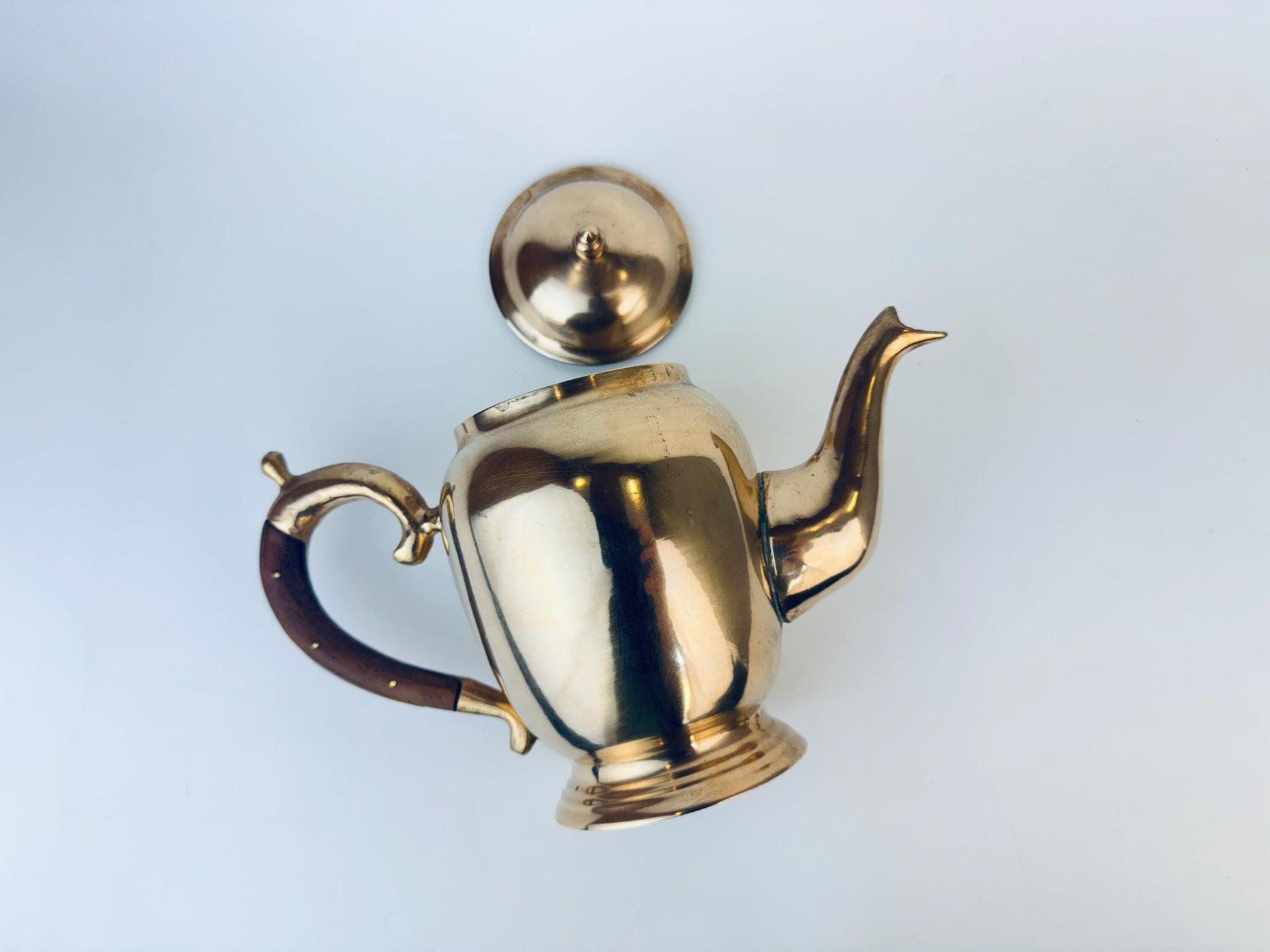 Product image for 'vintage solid brass wood handle teapot kettle' (view 2afc42)