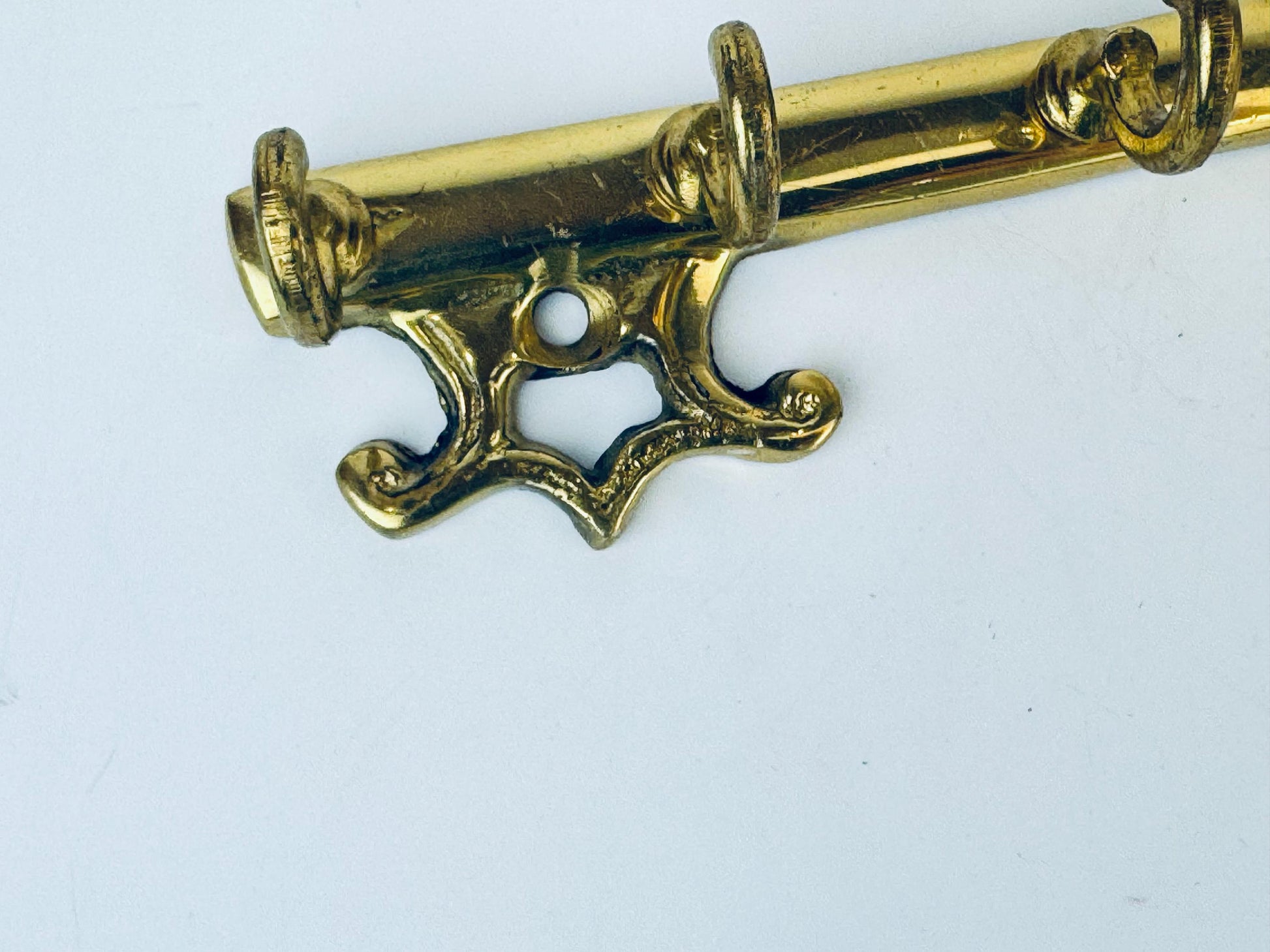 Product image for 'vintage brass skeleton key wall hook with four hooks' (view 660a93)