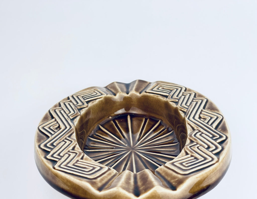 Product image for 'vintage usa pottery brown ash tray ceramic drip glazed' (view bee862)
