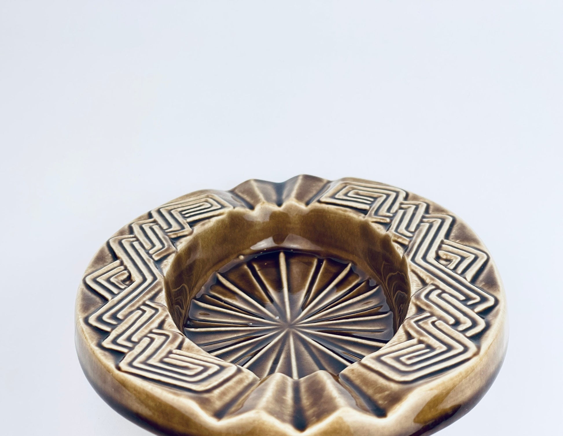 Product image for 'vintage usa pottery brown ash tray ceramic drip glazed' (view bee862)