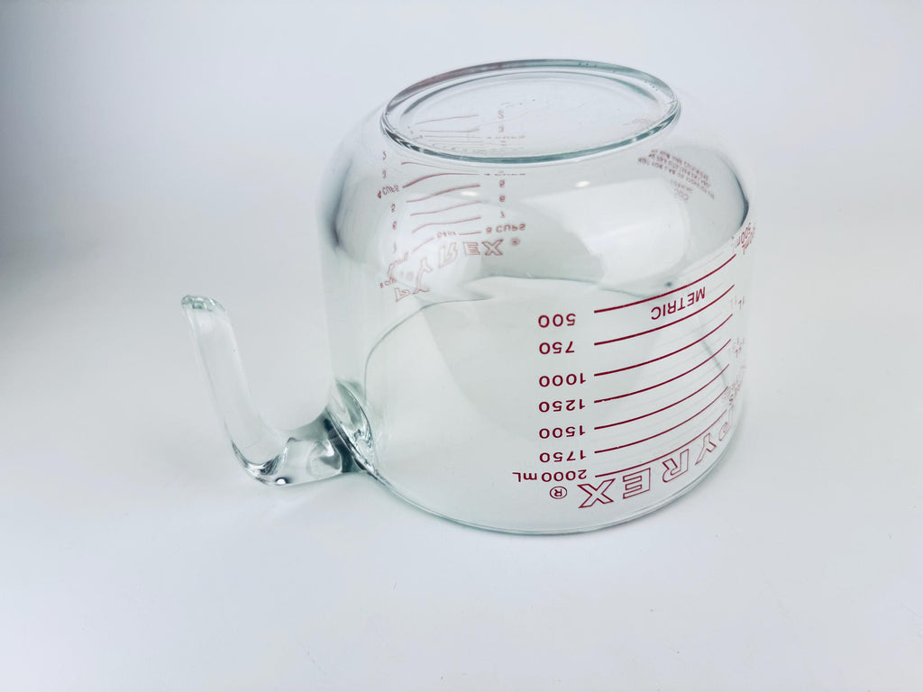 Product image for 'vintage red pyrex glass measuring cup 565 8 cups 2 litre metric imperial made in usa' (view bcf5dd)
