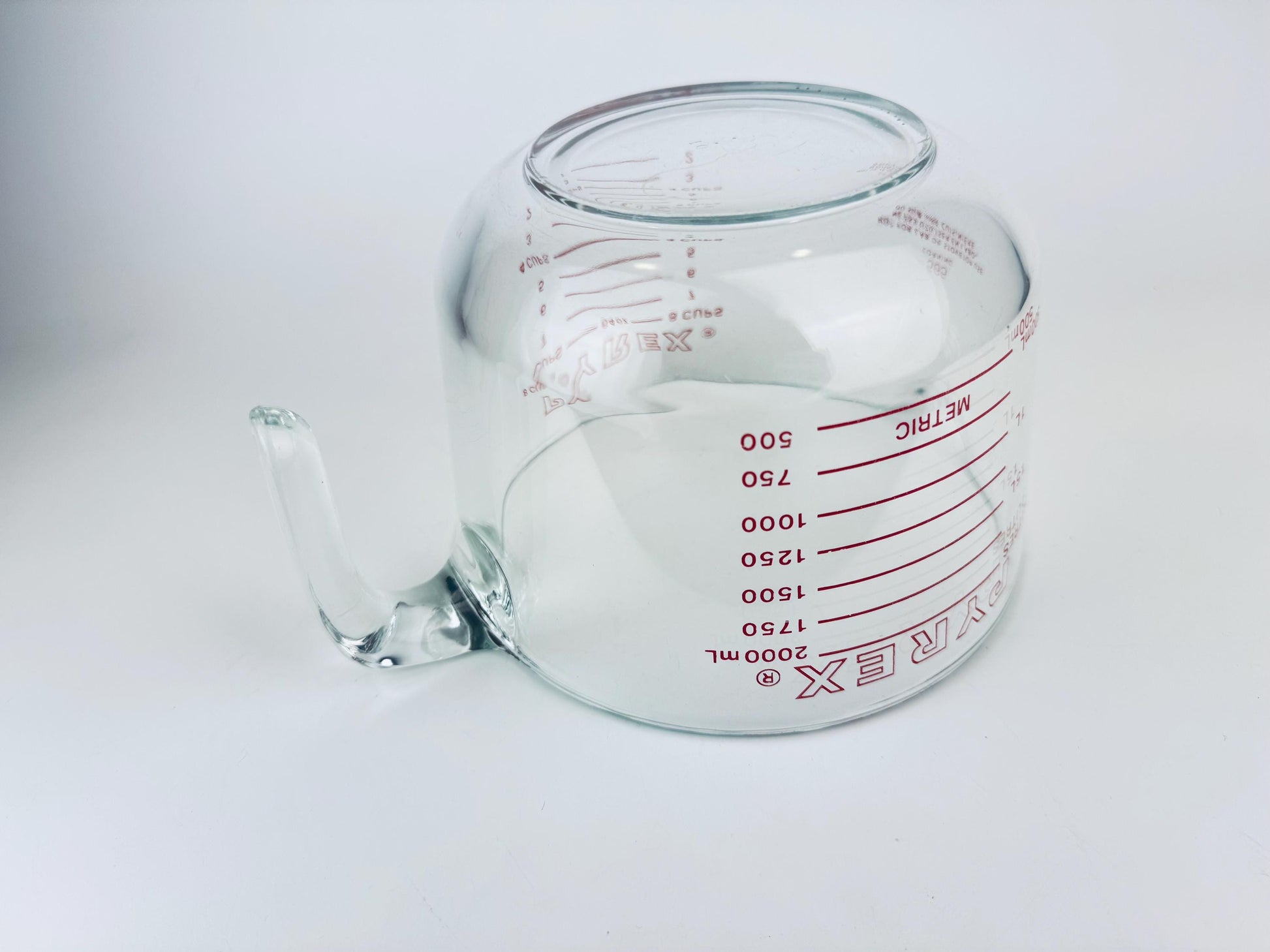 Product image for 'vintage red pyrex glass measuring cup 565 8 cups 2 litre metric imperial made in usa' (view bcf5dd)