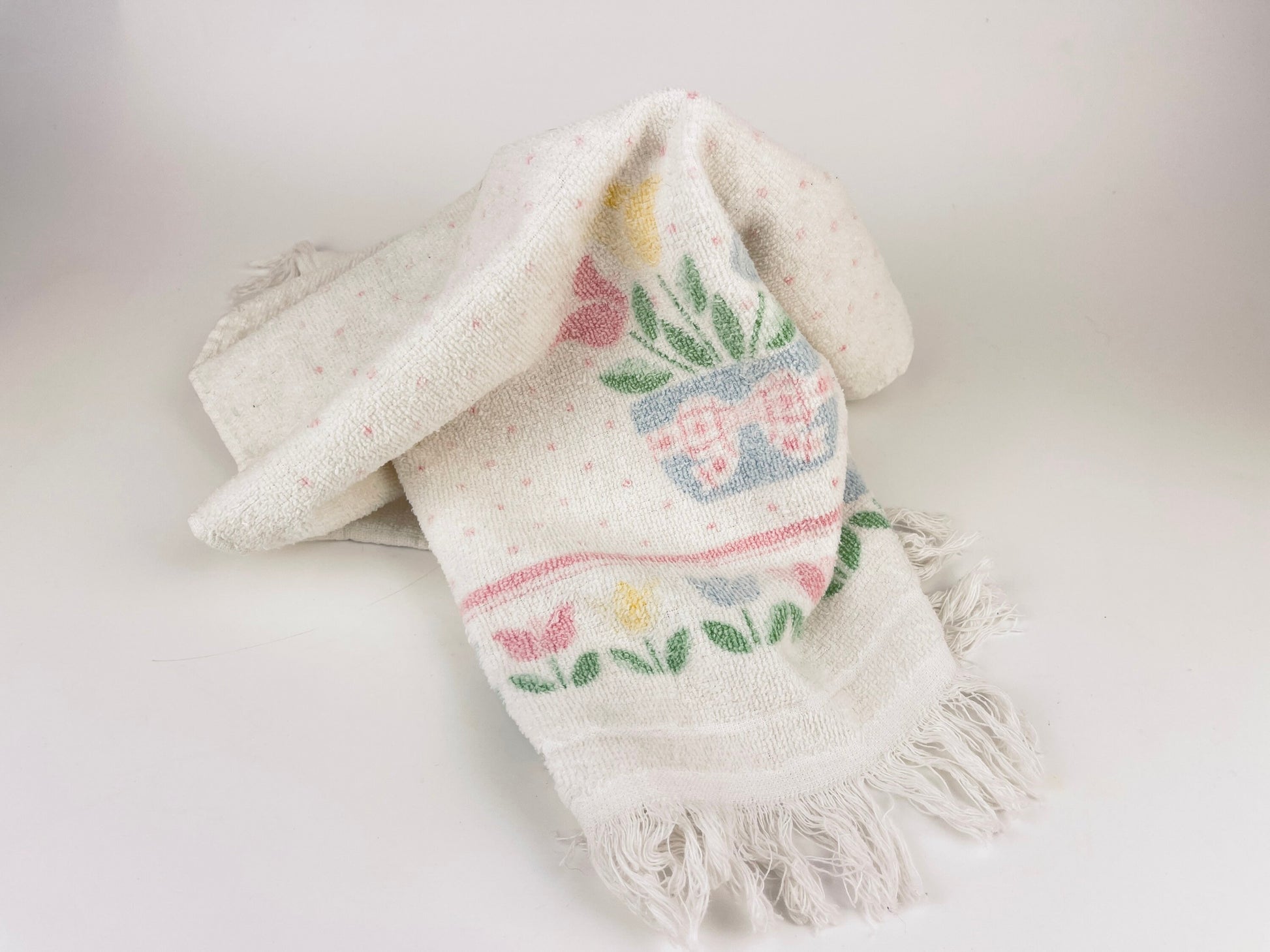 Product image for 'vintage spring floral rectangular fringe hand towel' (view e4e6ec)