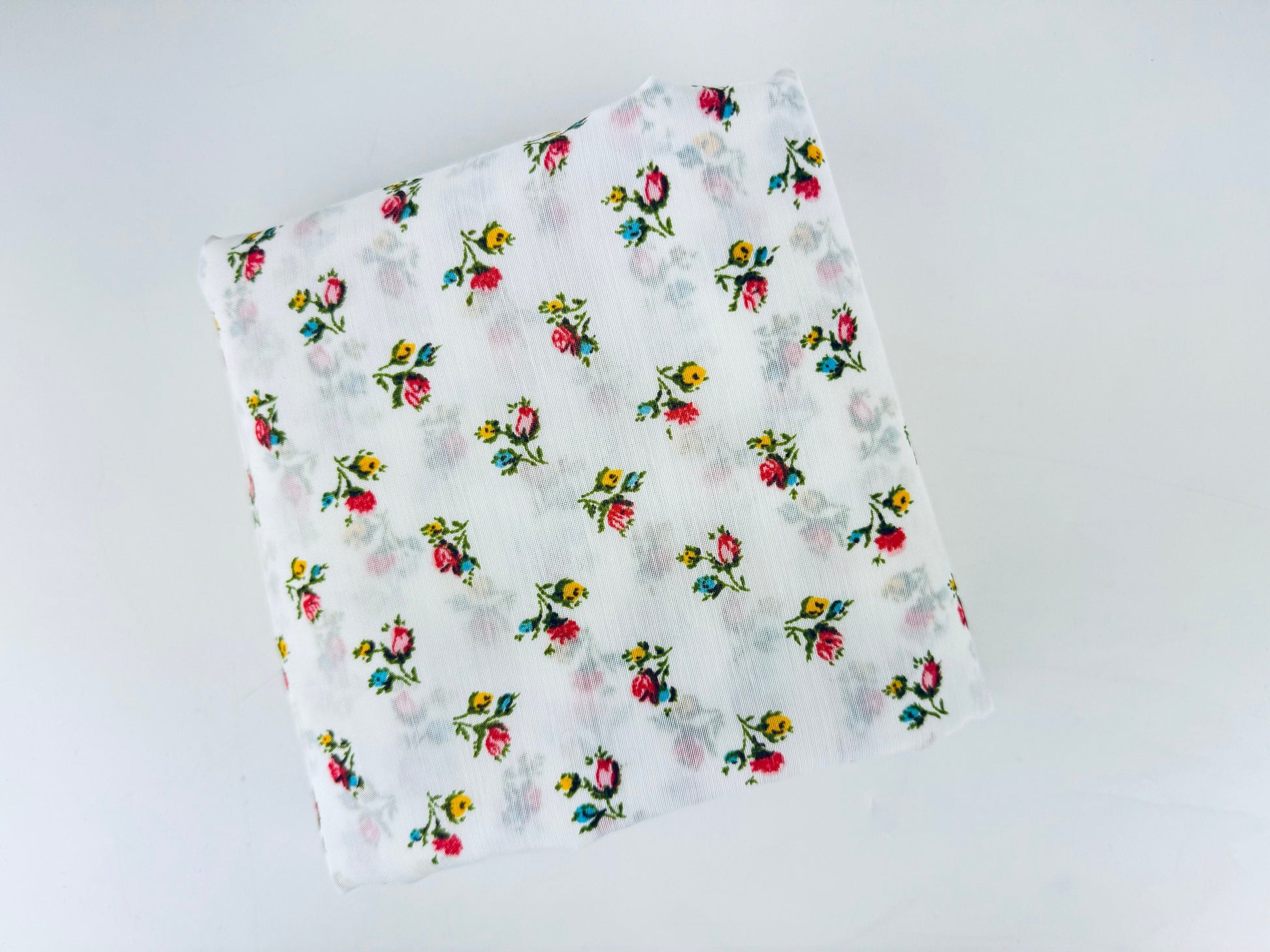 Product image for 'vintage floral bouquet print semi sheer polyester fabric material 45 x 106' (view 6977c7)