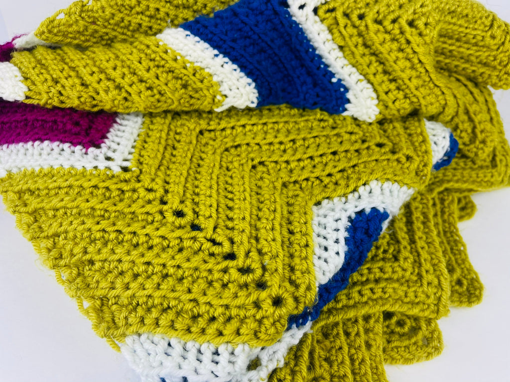 Product image for 'vintage handmade granny square afghan with scalloped edge cozy retro charm' (view a29f1d)
