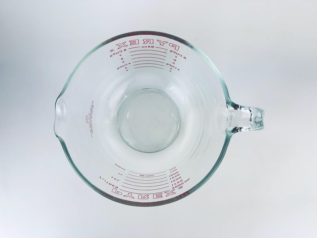 Product image for 'vintage red pyrex glass measuring cup 565 8 cups 2 litre metric imperial made in usa' (view 7c6d12)