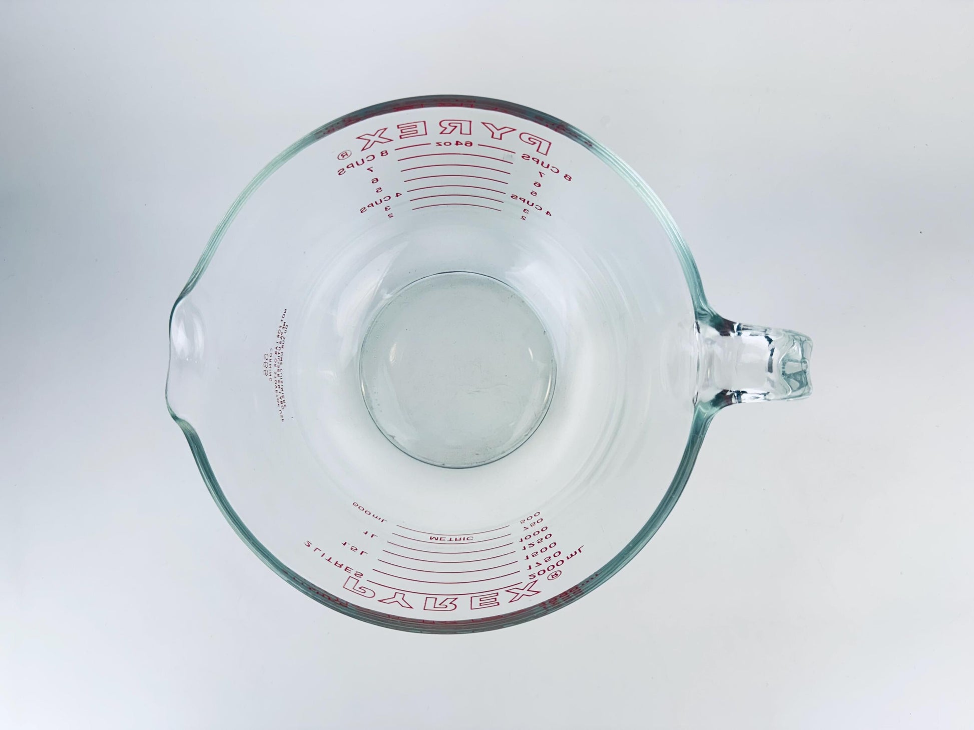 Product image for 'vintage red pyrex glass measuring cup 565 8 cups 2 litre metric imperial made in usa' (view 7c6d12)
