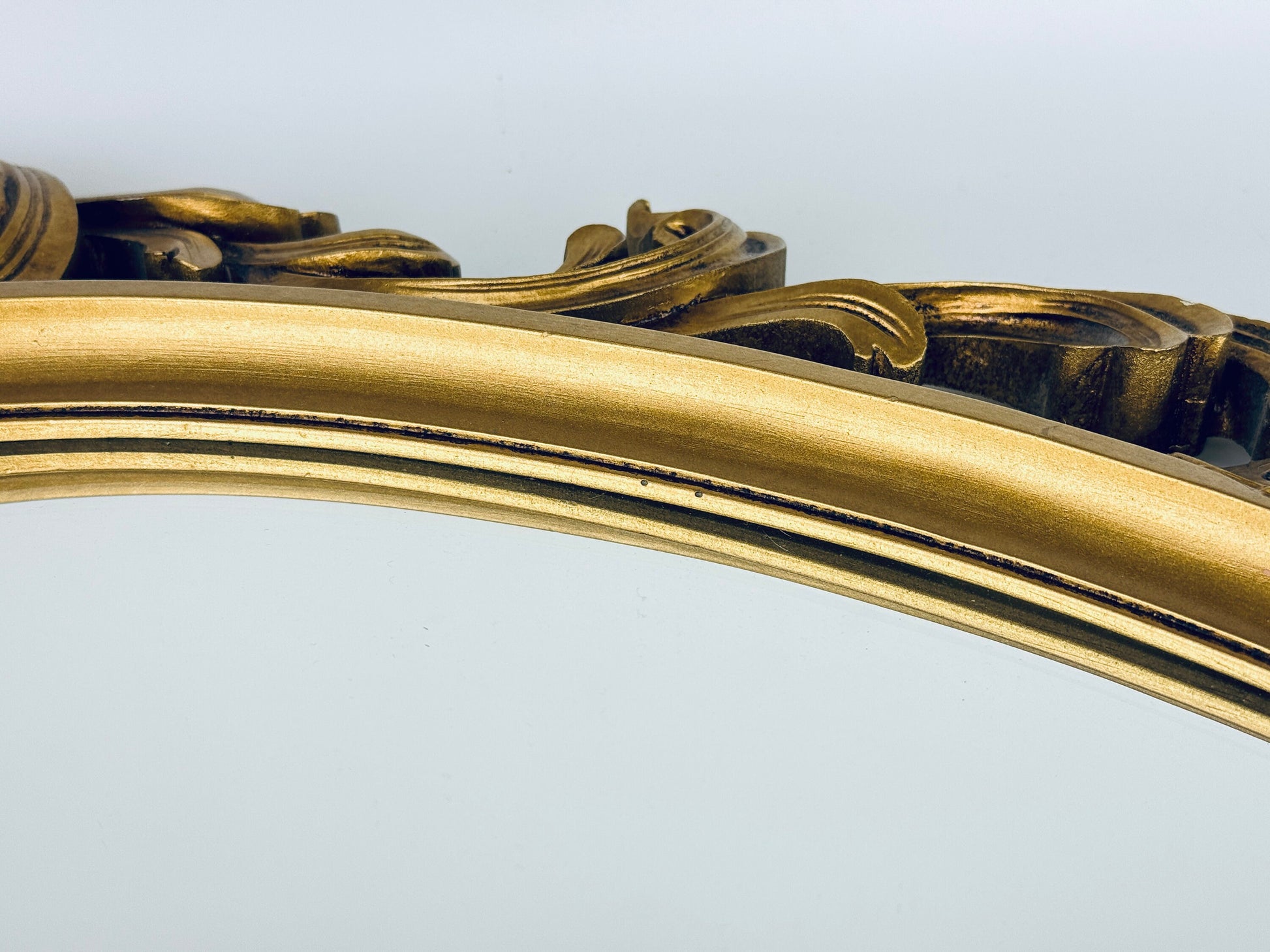 Product image for 'vintage hollywood regency gold gilt oval wall mirror made in canada by wonder glo fine framed mirrors walker glass co' (view eed51b)