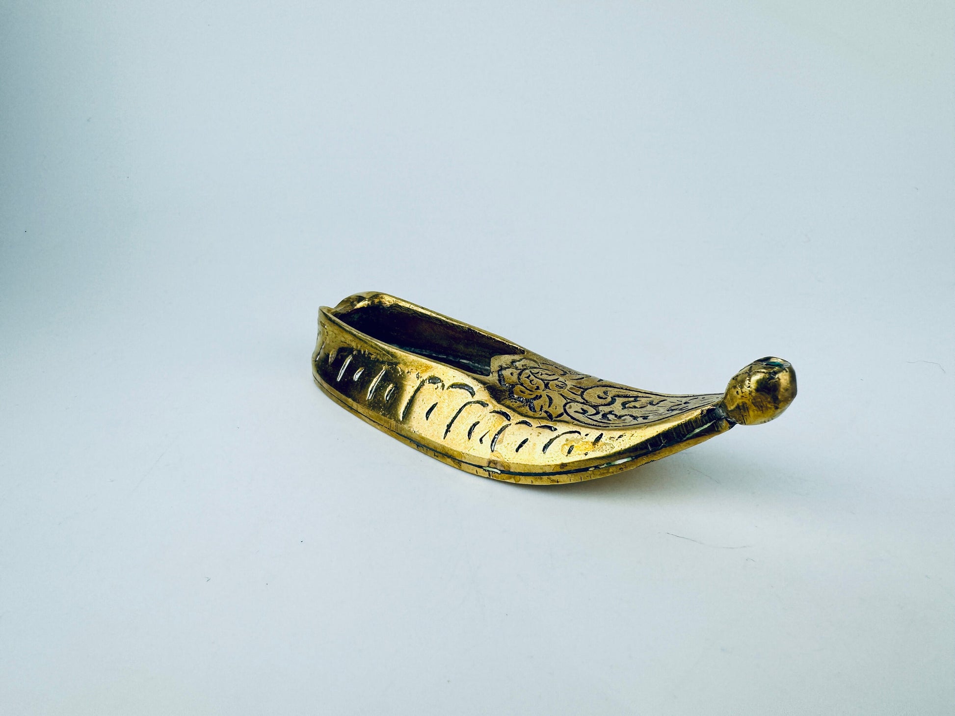 Product image for 'vintage etched brass slipper ashtray attractive aged metal patina made in turkey' (view f76c34)