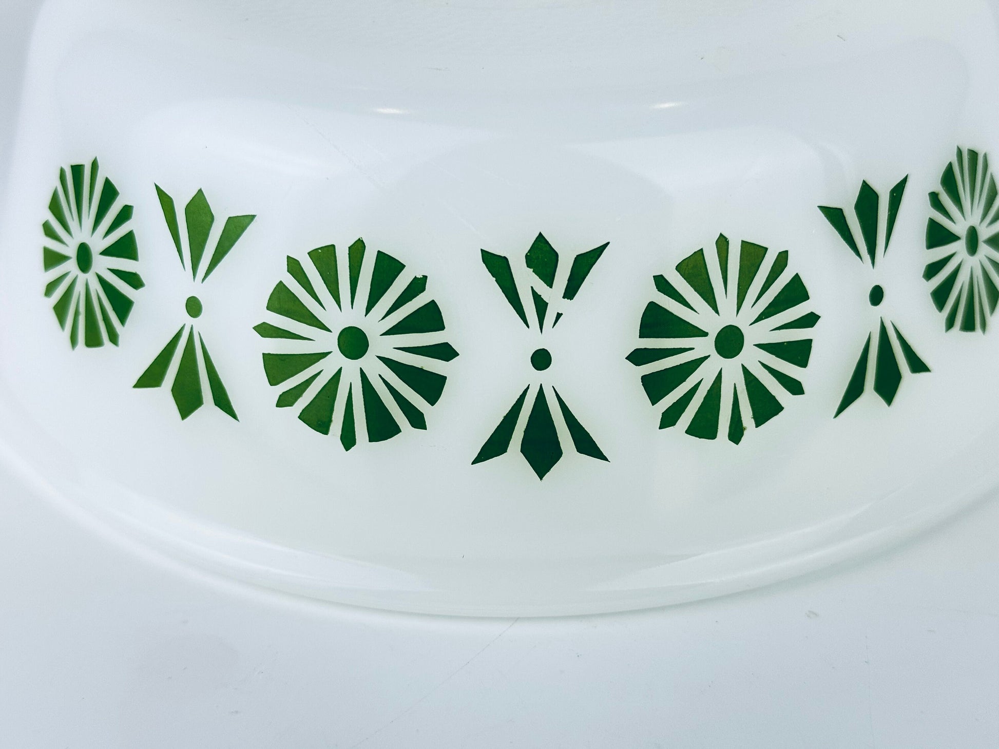 Product image for 'vintage glasbake green pinwheel bushel of wheat pattern casserole dish 514 2 qt made in usa' (view c8952b)