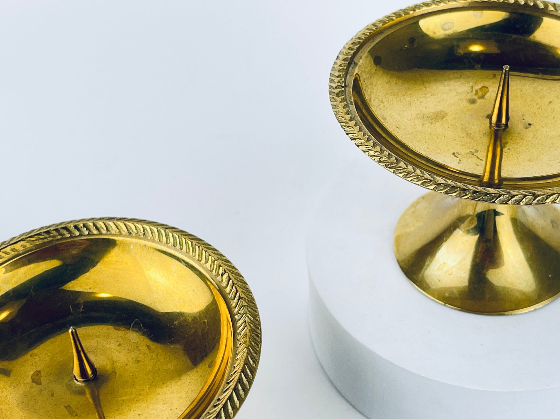 Product image for 'vintage brass pedestal spike candleholders set of 2 with etched rim' (view 26626e)