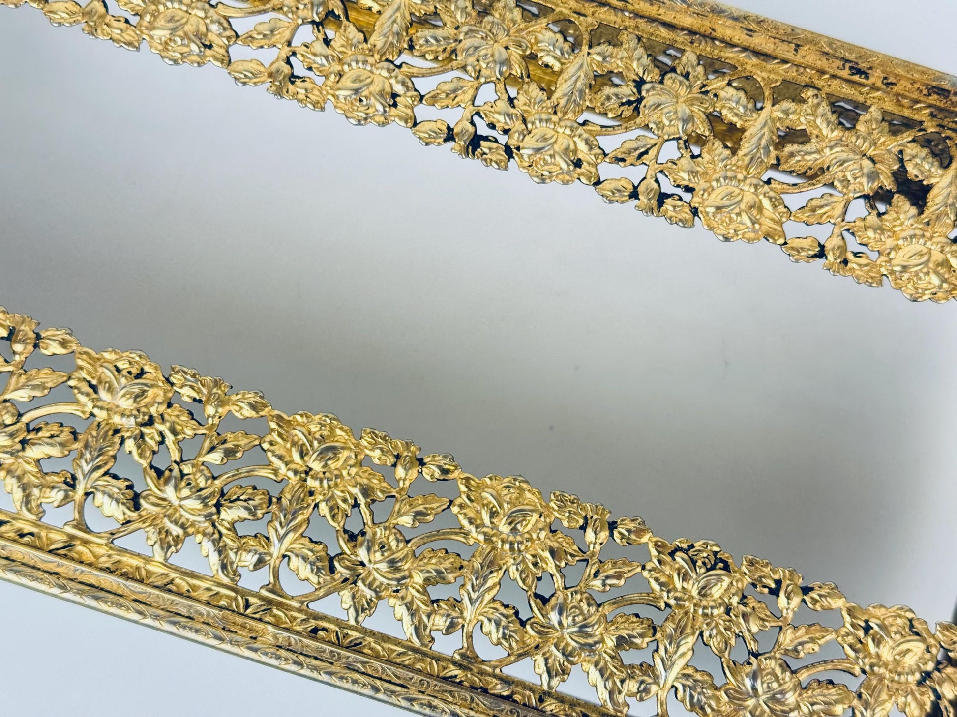 Product image for 'vintage gold filigree tissue box cover hollywood regency glamour' (view ae450b)