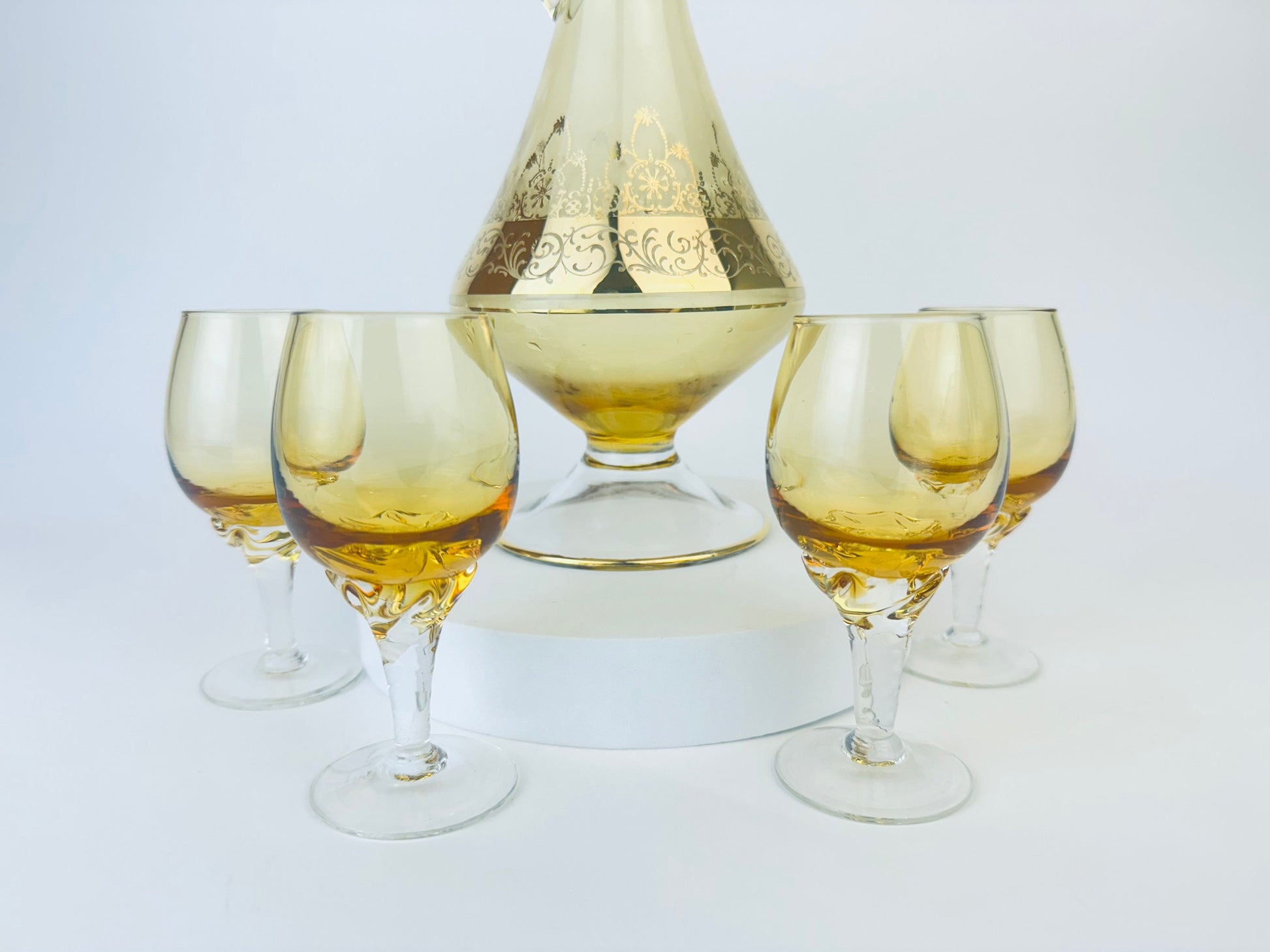 Product image for 'vintage amber gold crystal drink ware barware set decanter four 4 aperitif swirl pedestal glasses barware gift' (view 0c39ad)