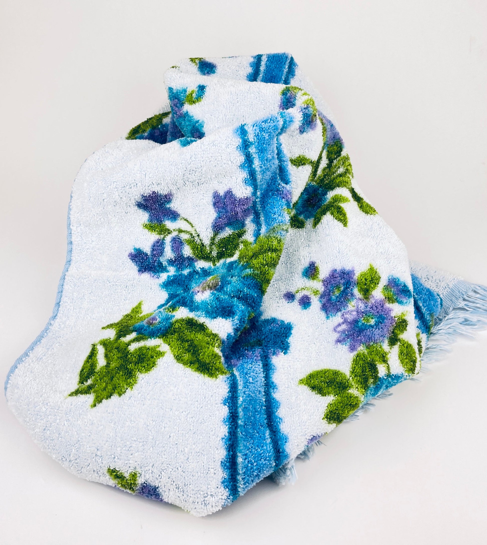 Product image for 'vintage blue floral fringe bath towel 1' (view e2e883)