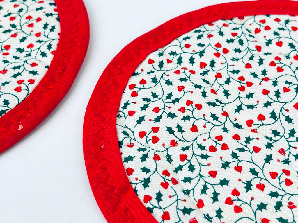 Product image for 'vintage christmas mistletoe hearts pot holder hot pad trivets set of two 2' (view 766ee9)